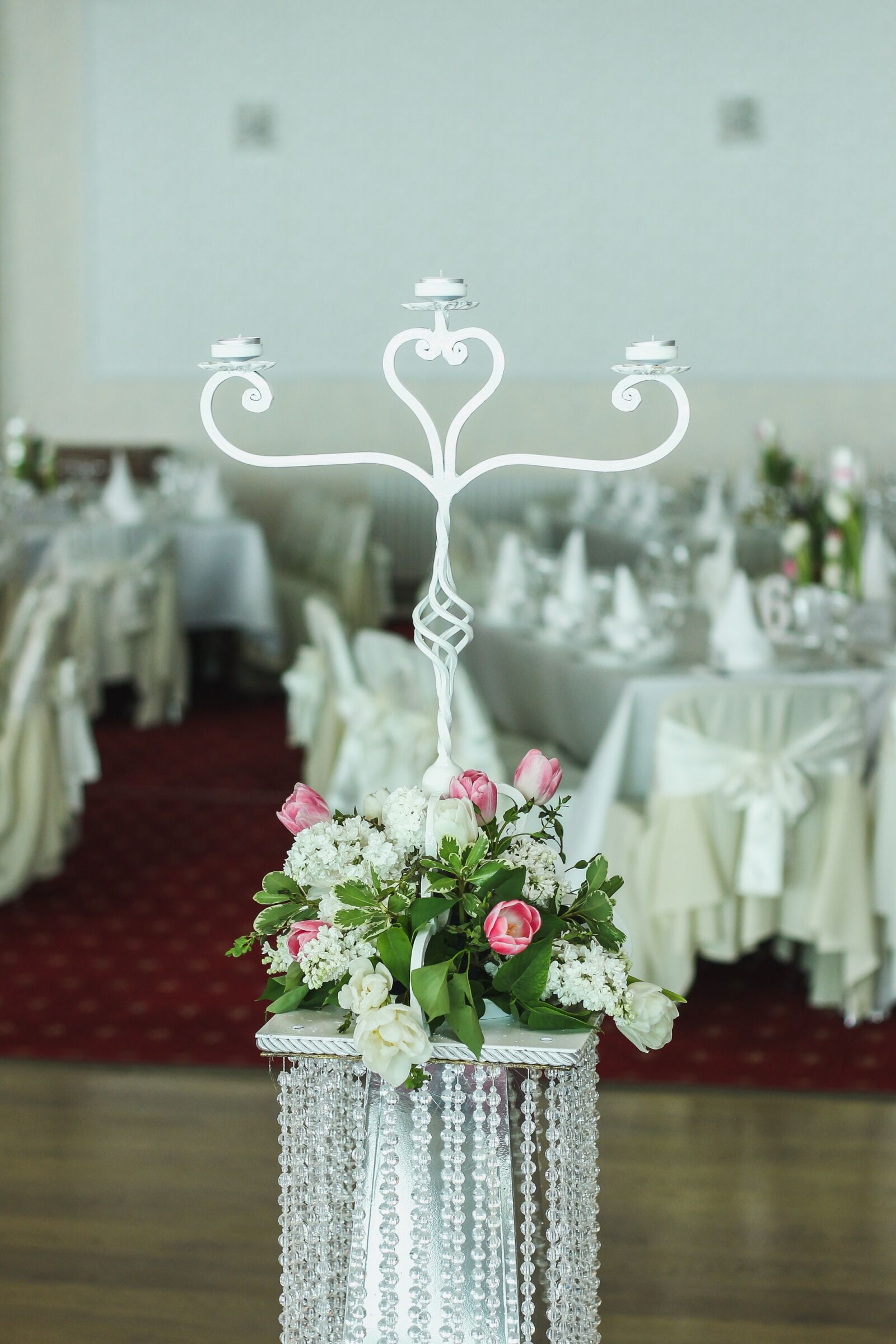 Canon EOS 600D (Rebel EOS T3i / EOS Kiss X5) + Canon EF 50mm F1.8 II sample photo. Decor, flowers, wedding photography