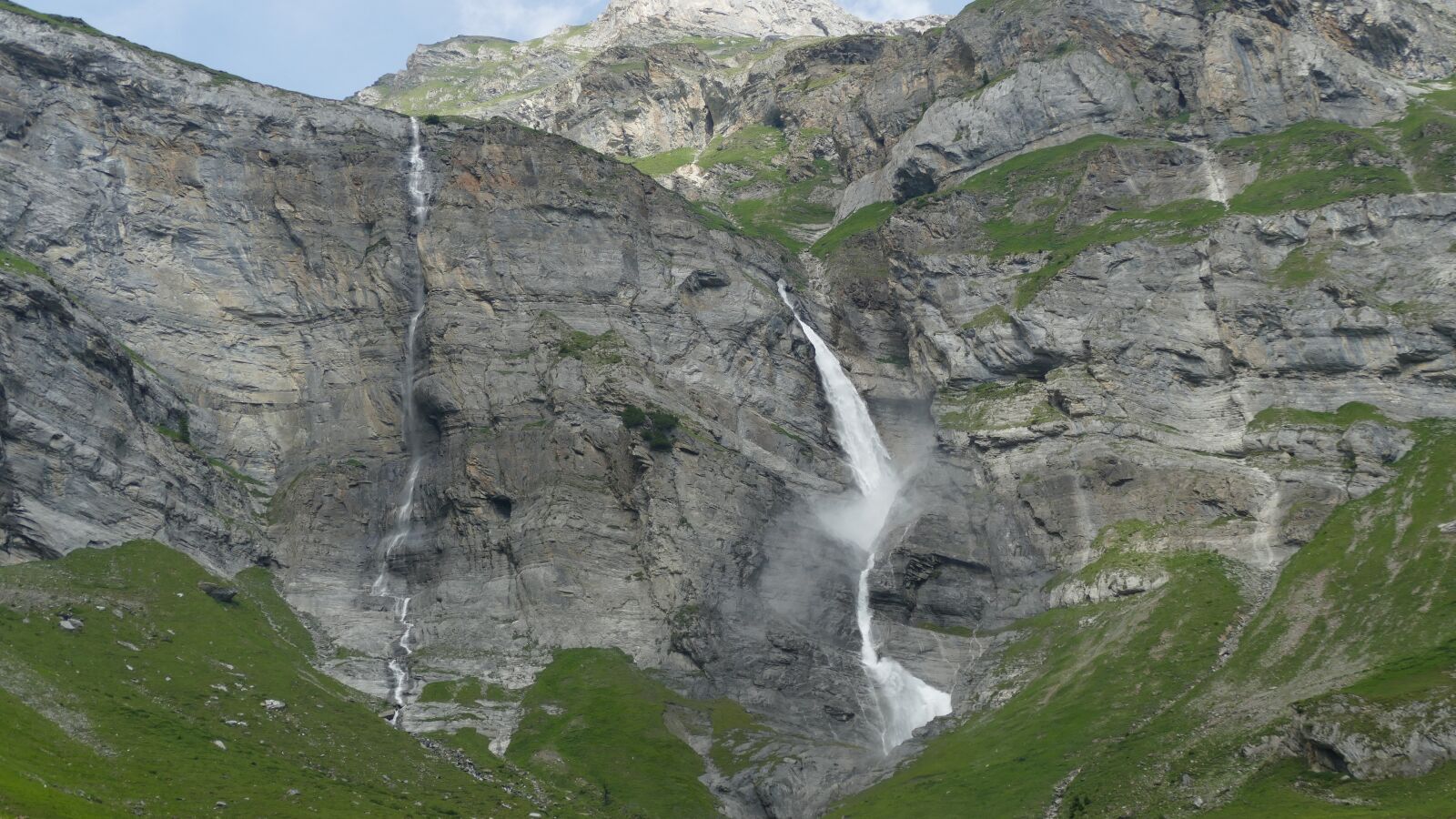 Panasonic Lumix DMC-FZ1000 sample photo. Waterfall, rock, nature photography