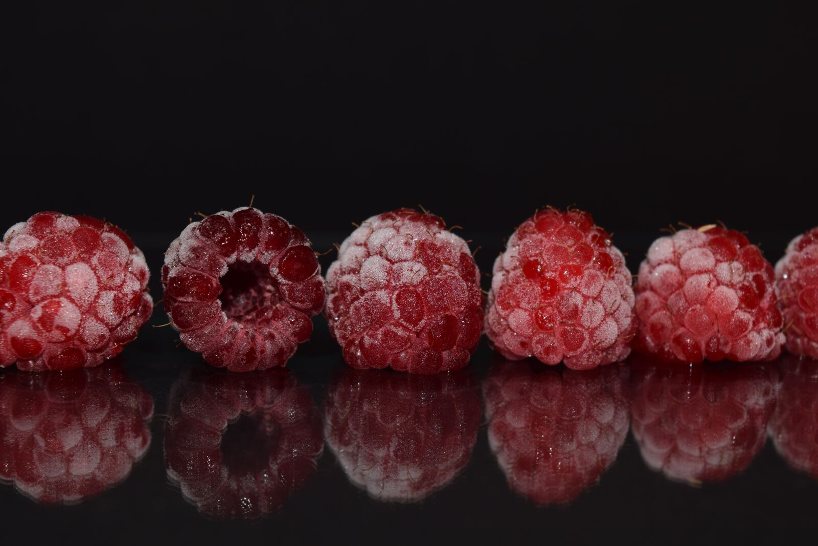 Nikon D3300 sample photo. Raspberries, frozen, frosted photography
