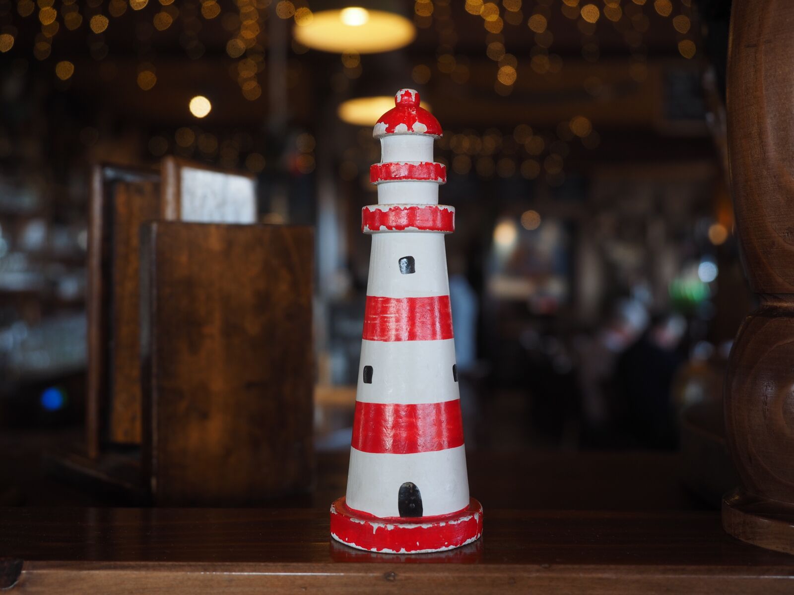 Olympus OM-D E-M1 + Olympus M.Zuiko Digital ED 12-40mm F2.8 Pro sample photo. Lighthouse, deco, red-and-white-striped photography