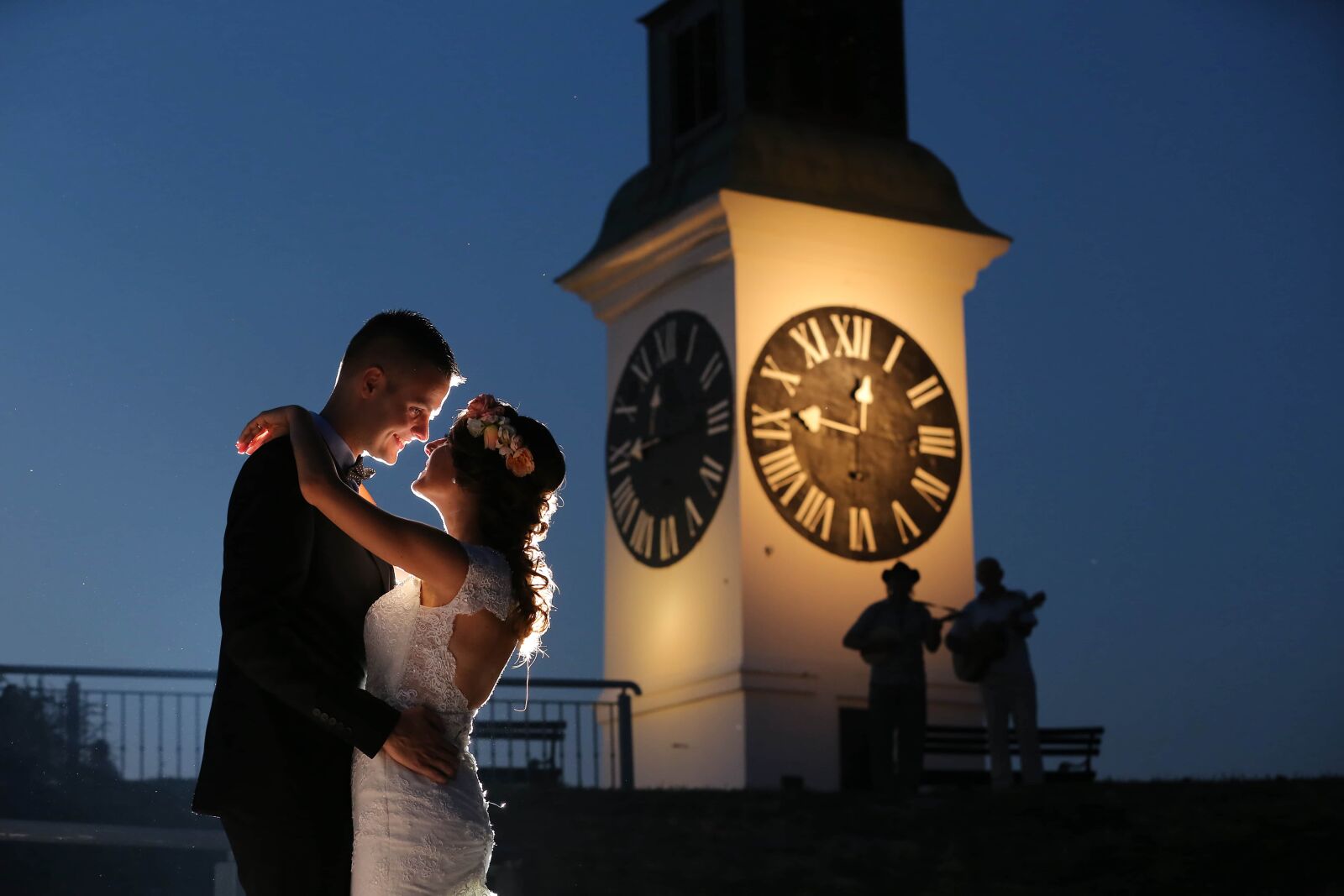 Canon EF 70-200mm F2.8L IS II USM sample photo. Groom, dancing, bride, landmark photography