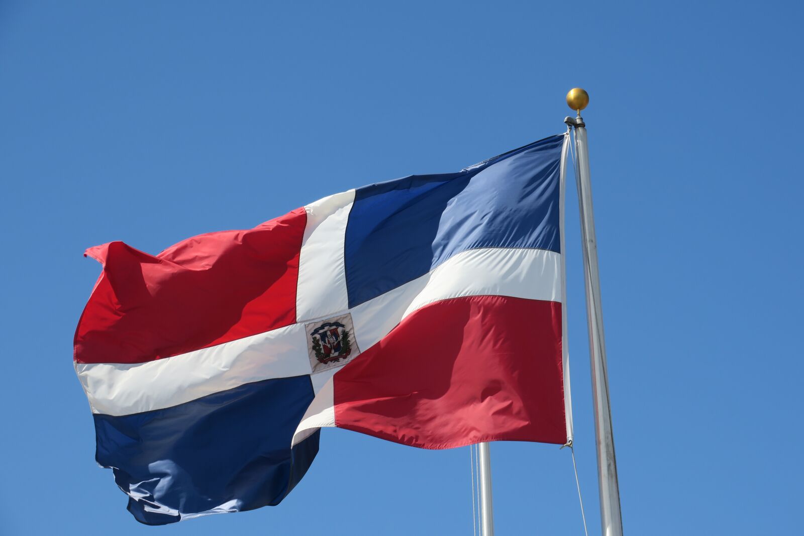 Canon PowerShot G3 X sample photo. Flag, dominican republic, mast photography