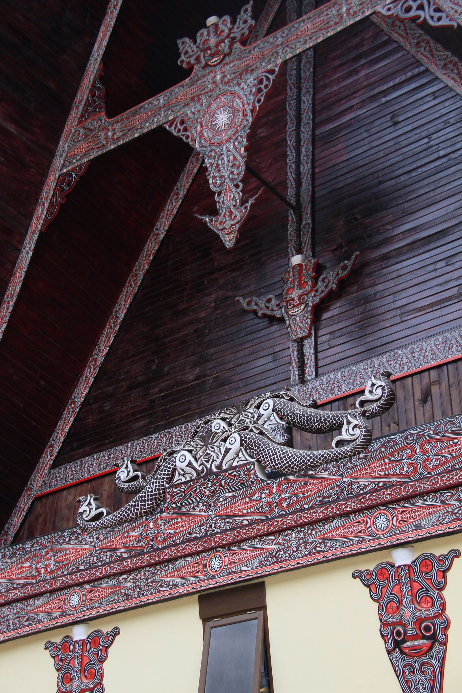 Canon EF-S 18-200mm F3.5-5.6 IS sample photo. Batak, ornament, house photography