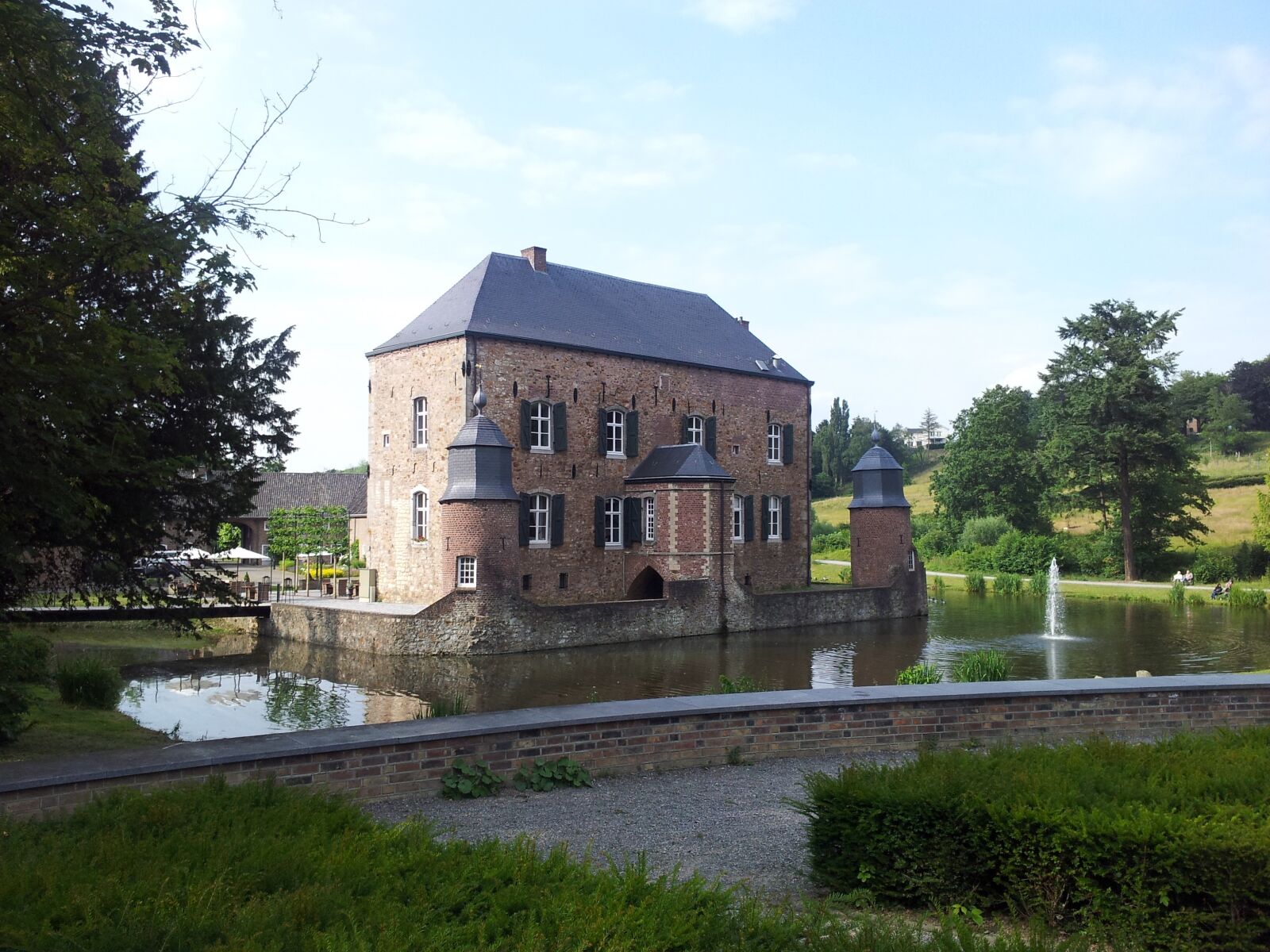 Samsung Galaxy S2 sample photo. Castle, moat, historically photography