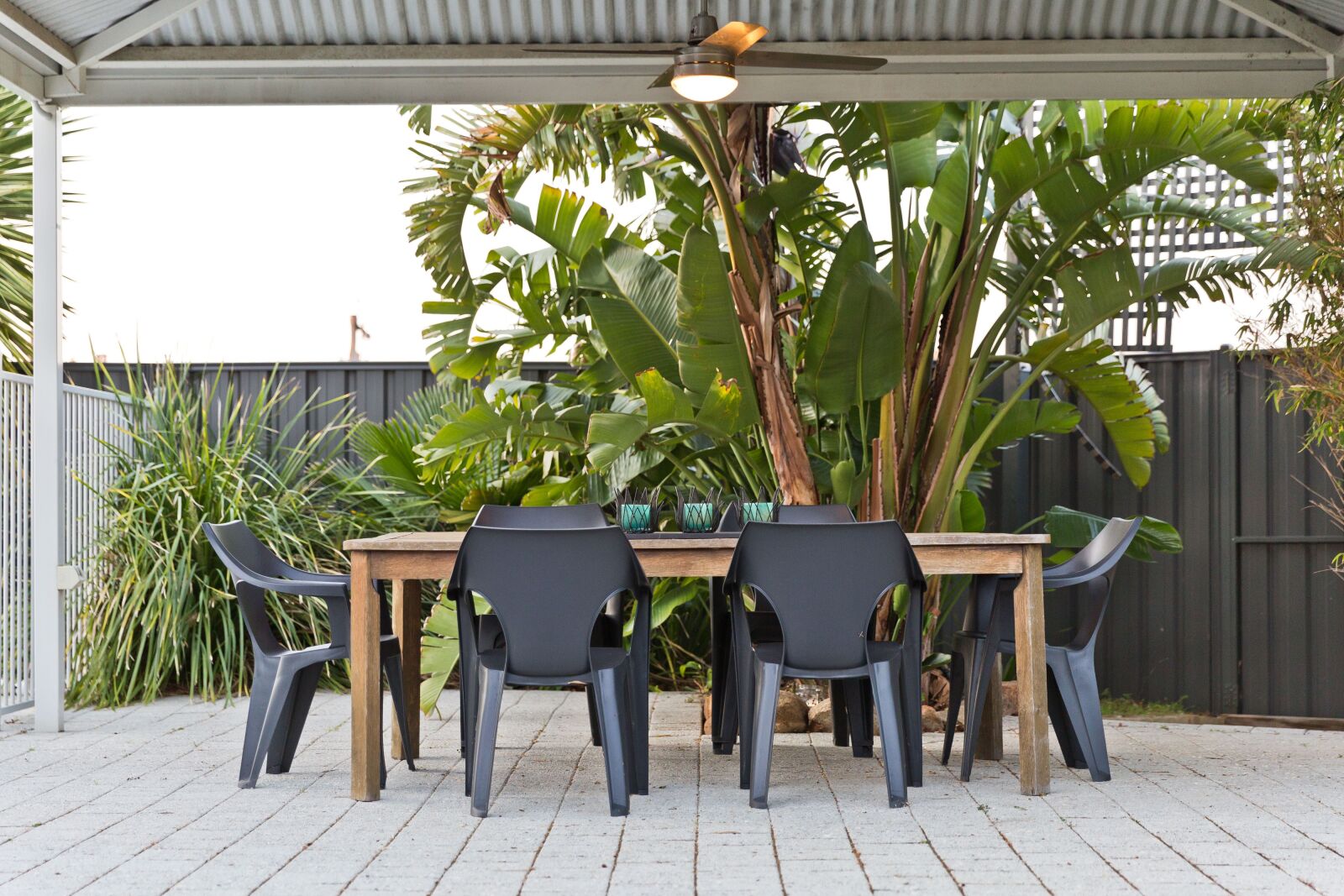 Canon EF 24-70mm F2.8L II USM sample photo. Alfresco, dining, entertaining photography