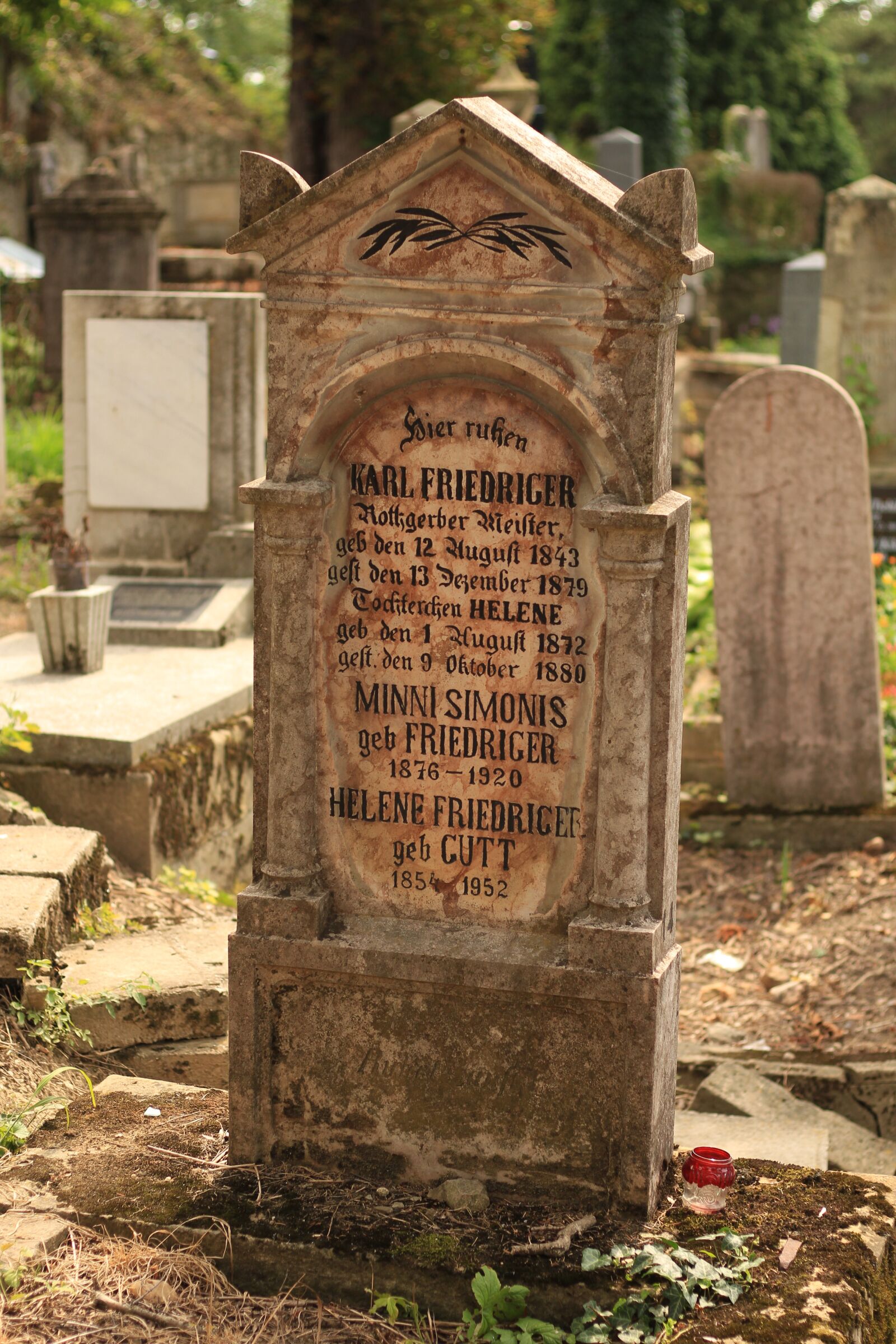 Canon EOS 700D (EOS Rebel T5i / EOS Kiss X7i) + Canon EF 50mm F1.8 STM sample photo. Tombstone, cemetery, transylvania photography