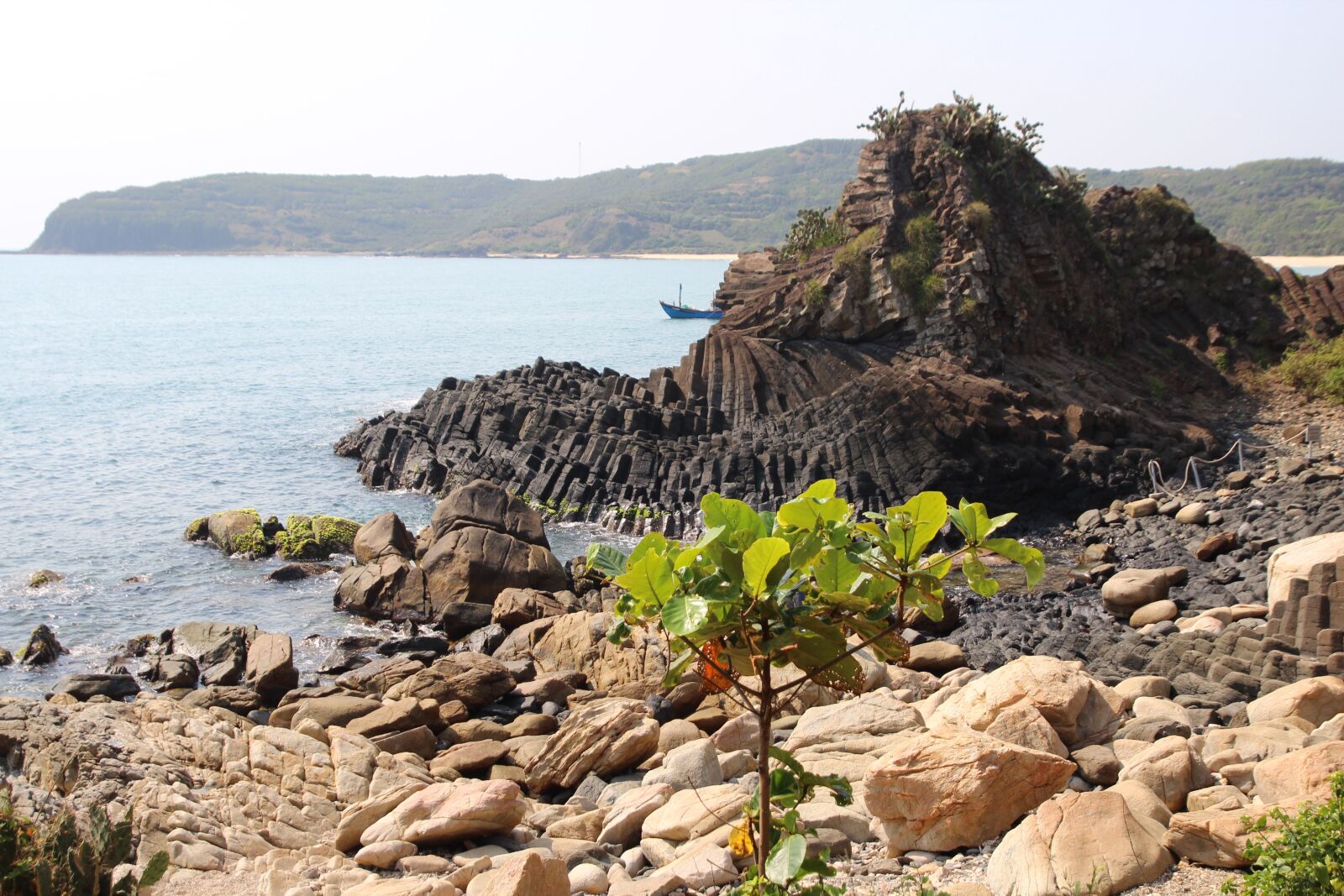 Canon EOS 1300D (EOS Rebel T6 / EOS Kiss X80) sample photo. Vietnam, asia, beach photography