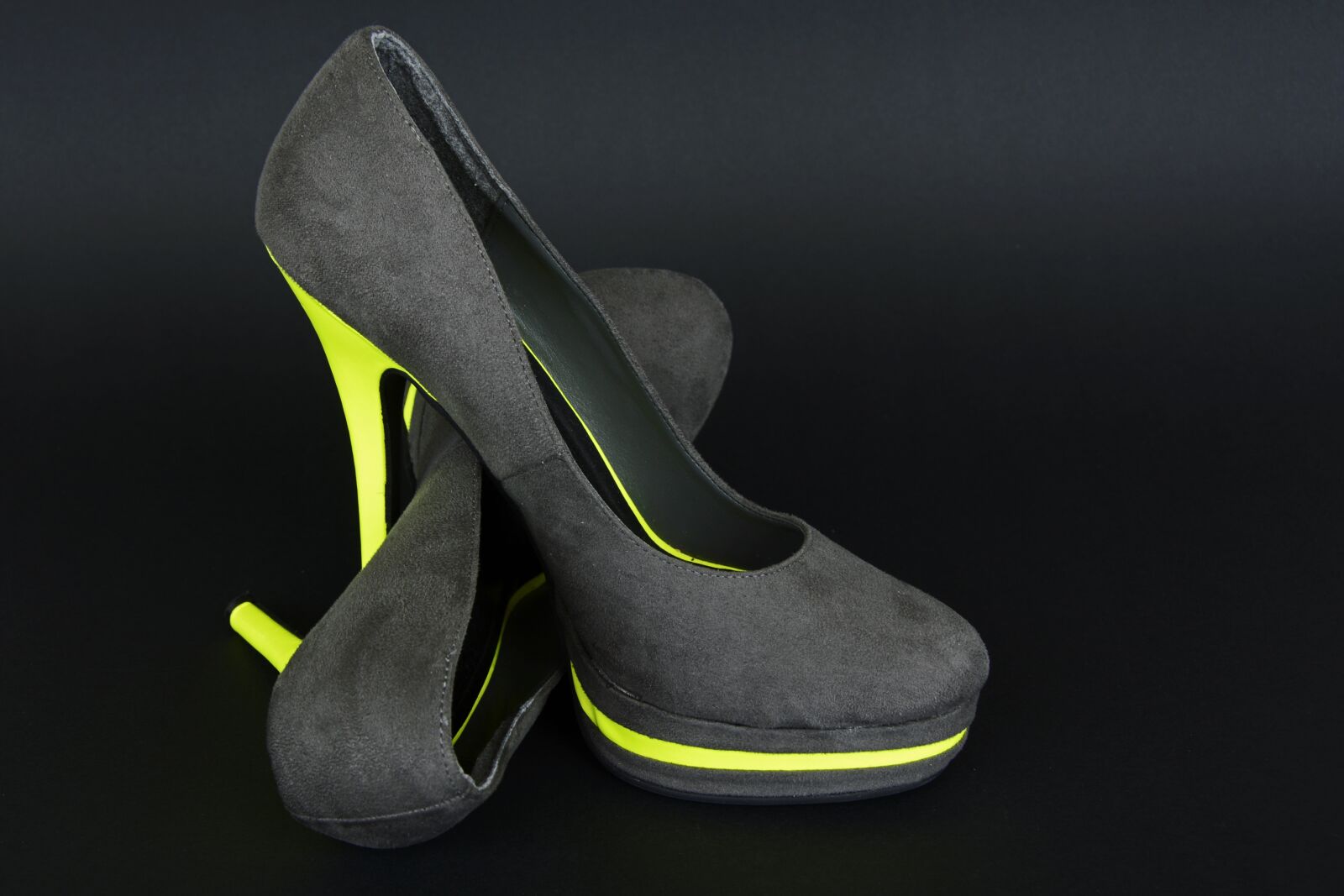 Nikon D7100 sample photo. High heels, shoes, grey photography
