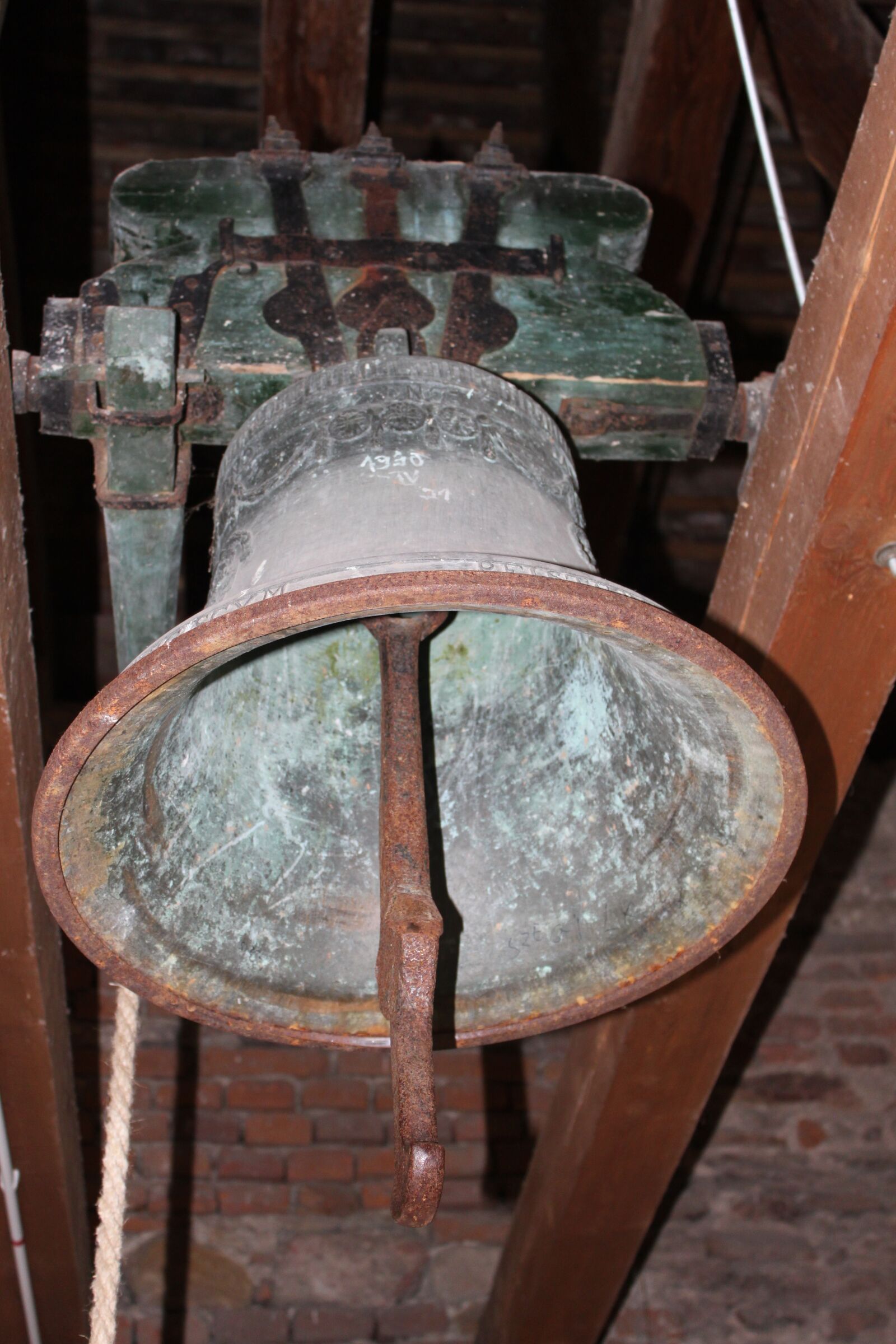 Canon EOS 500D (EOS Rebel T1i / EOS Kiss X3) sample photo. Bell, castle, historically photography
