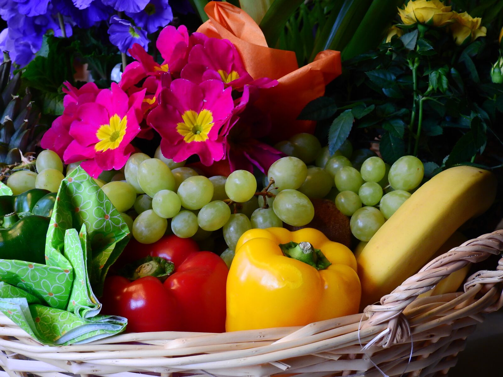 Nikon Coolpix P900 sample photo. Vegetables, fruit, paprika photography