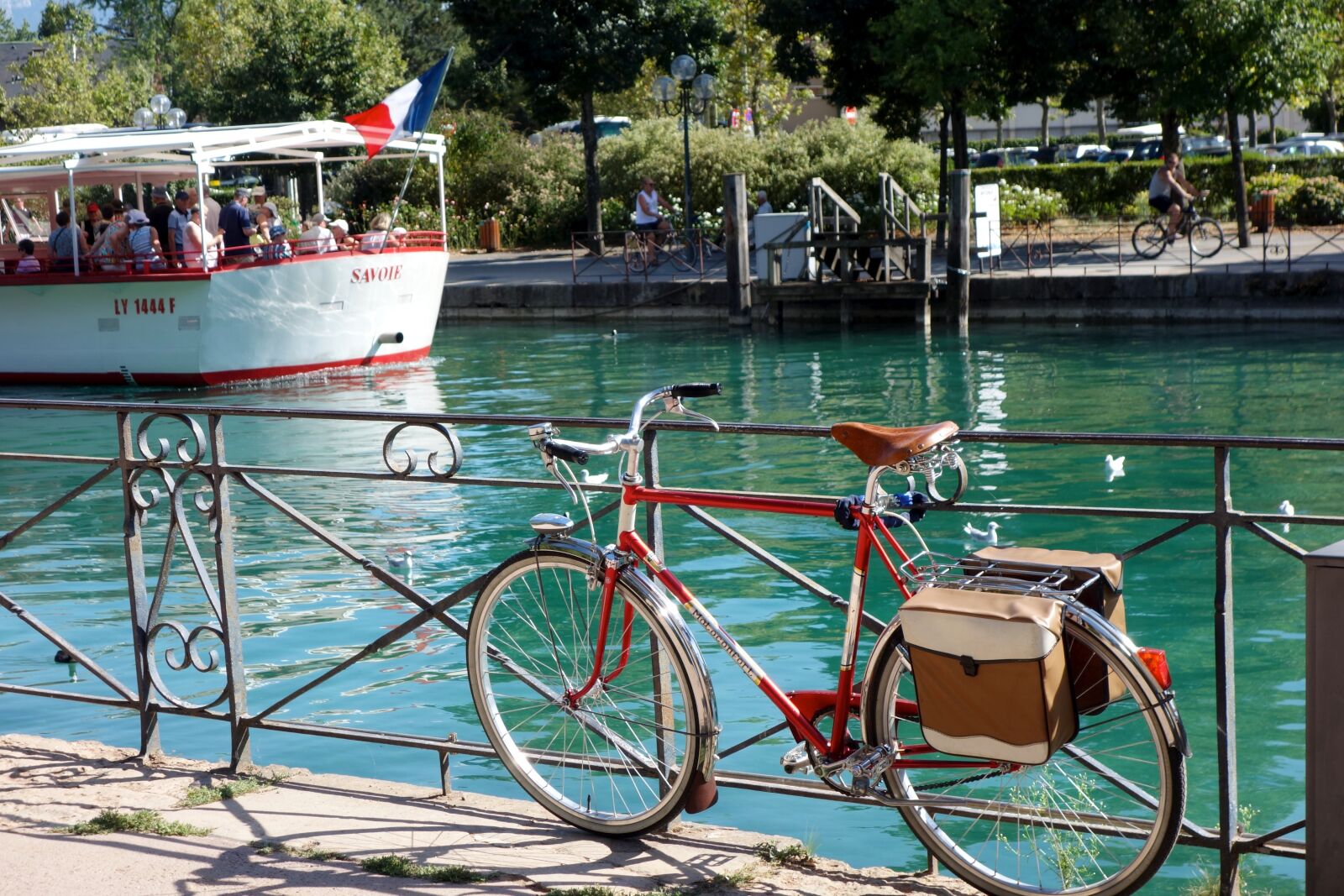 Sony Cyber-shot DSC-RX100 sample photo. France, bike, boat photography