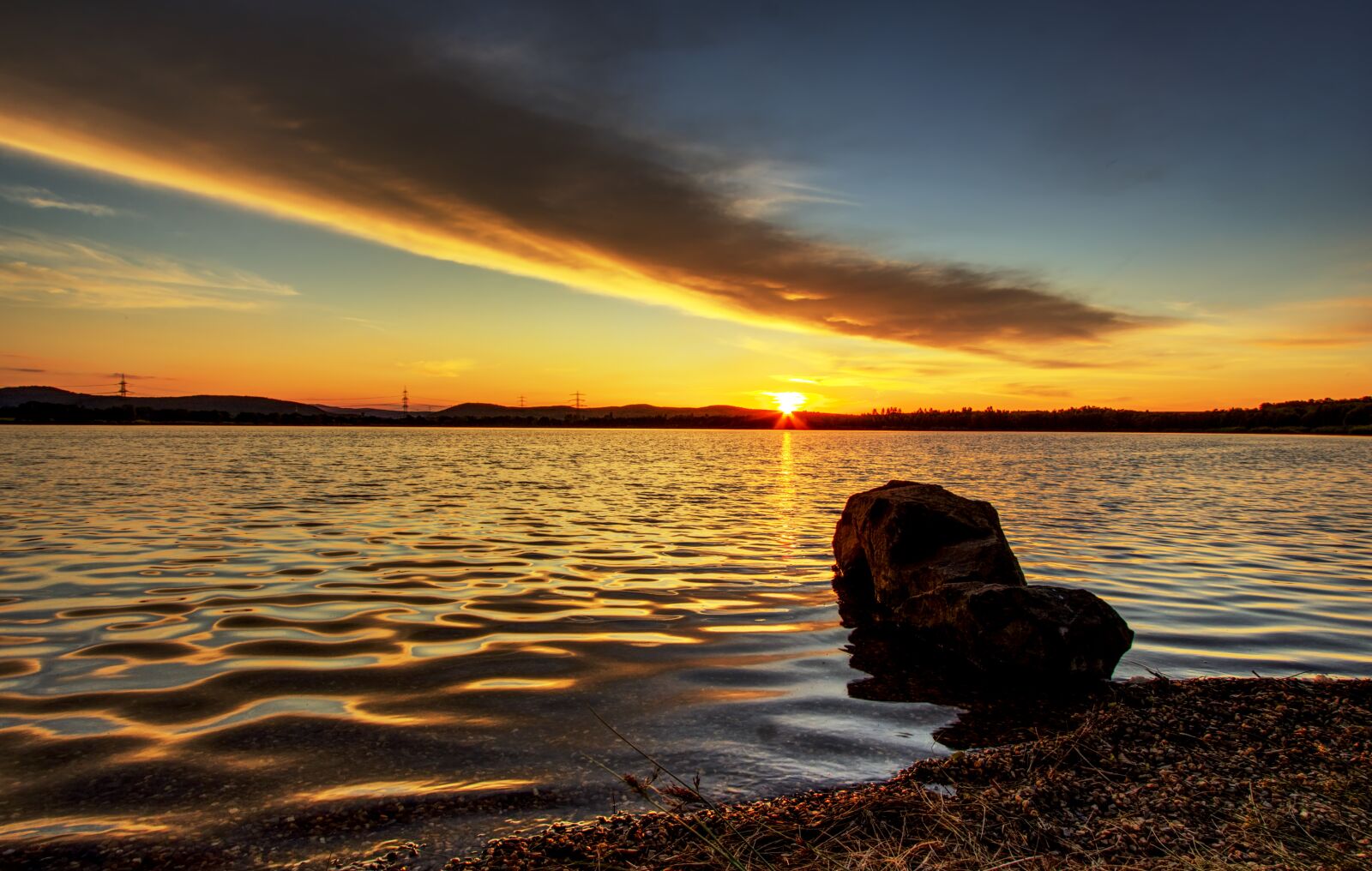 Canon EOS 60D + Canon EF-S 10-22mm F3.5-4.5 USM sample photo. Lake, sunset, landscape photography