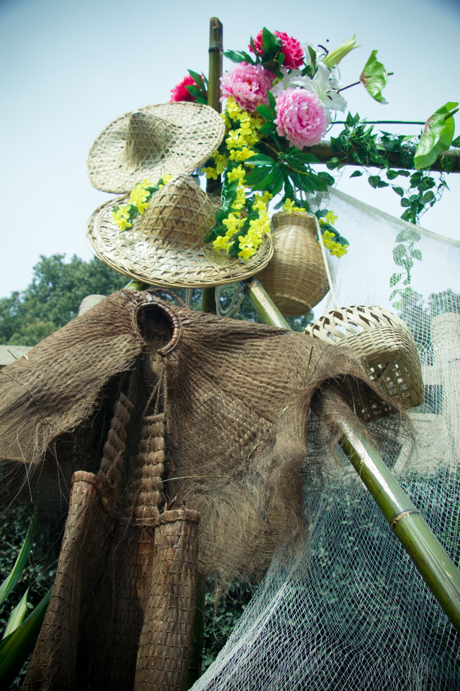 Canon EOS 70D sample photo. Spring, flower, straw rain photography