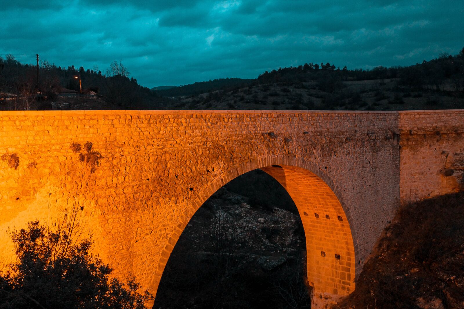 Canon EOS 1100D (EOS Rebel T3 / EOS Kiss X50) sample photo. Bridge, stone, night photography