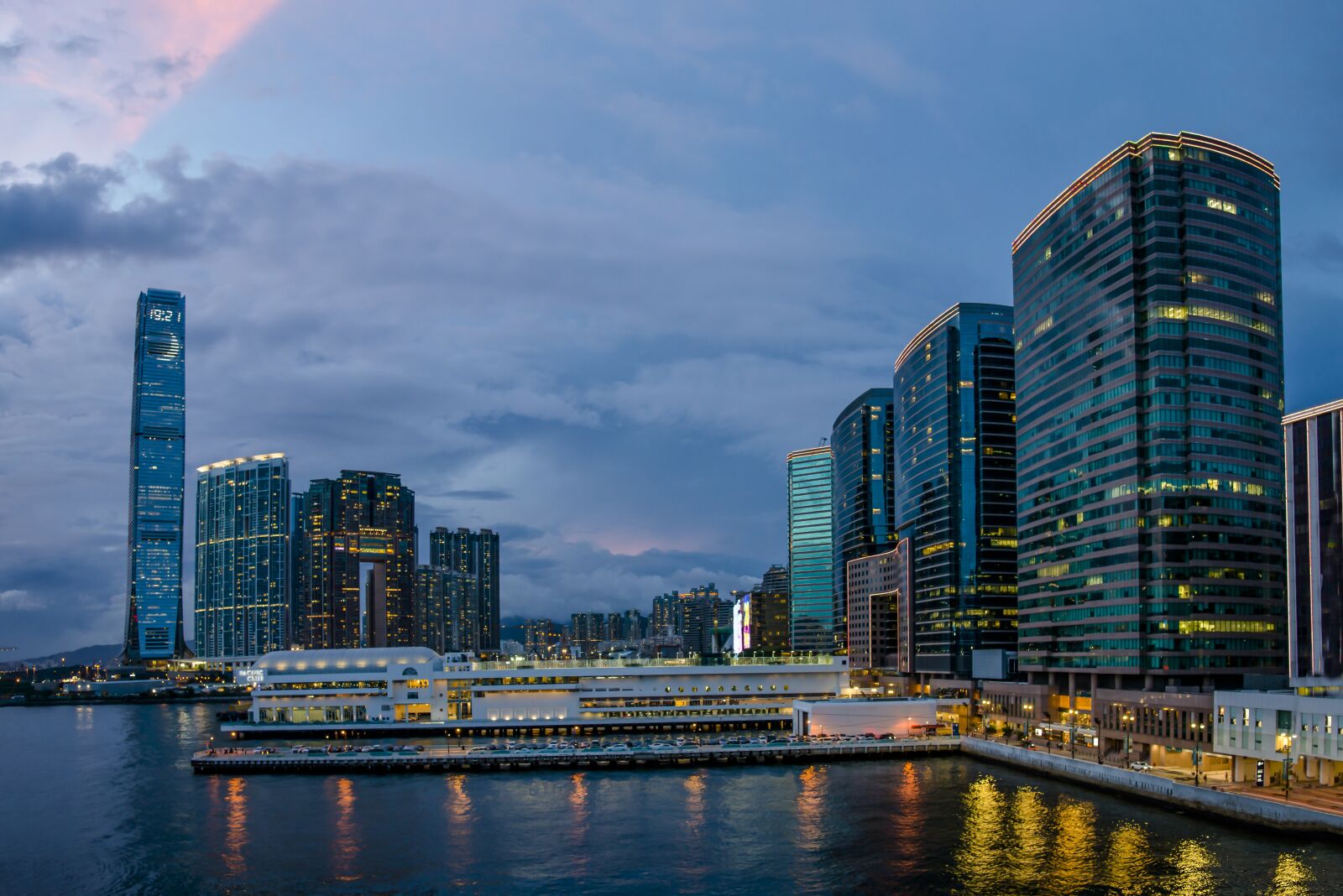 Nikon D800 sample photo. Hong kong, skyscraper, water photography