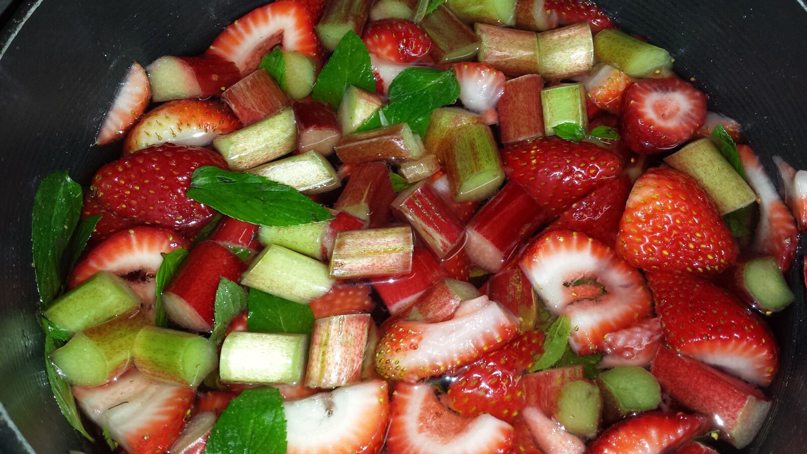 Samsung Galaxy S4 sample photo. Rhubarb, jam, summer photography