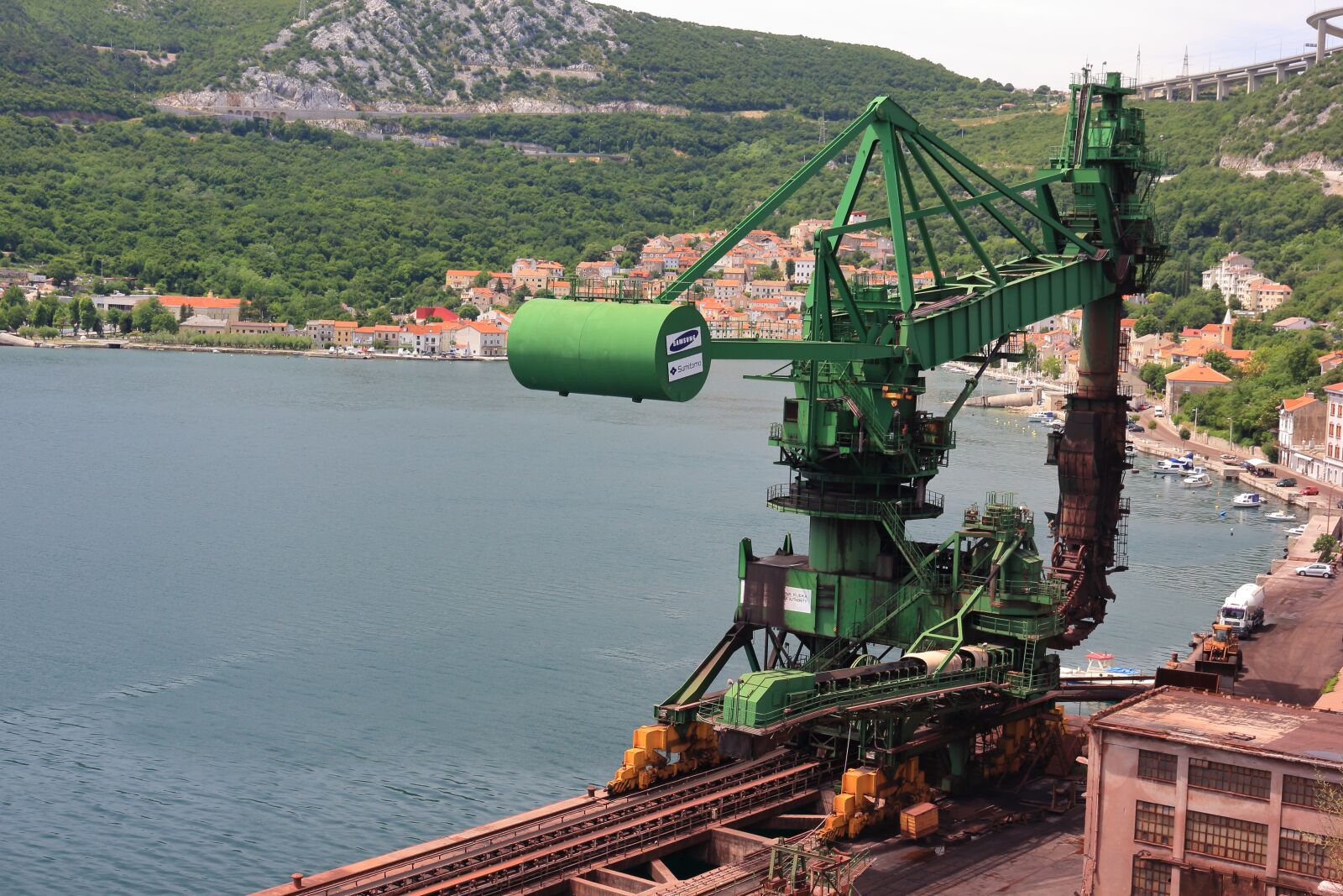 Canon EOS 550D (EOS Rebel T2i / EOS Kiss X4) sample photo. Croatia, bakar, industry photography