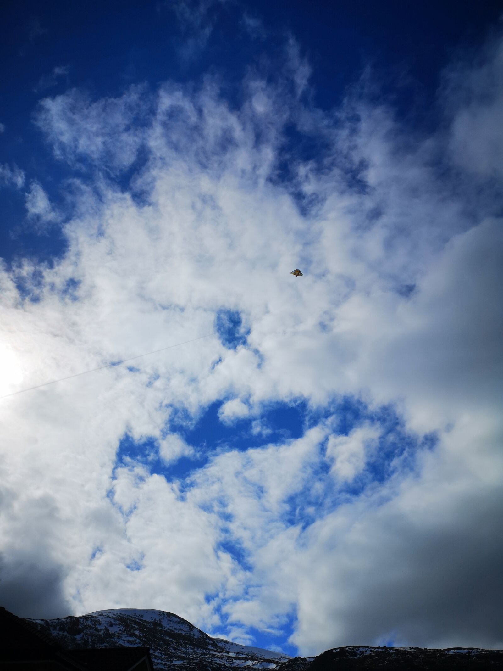 HUAWEI CLT-L29 sample photo. Kite, sky, clouds photography