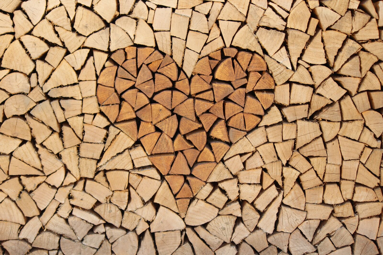 Canon EOS 100D (EOS Rebel SL1 / EOS Kiss X7) + Canon EF-S 55-250mm F4-5.6 IS II sample photo. Background, wood, heart photography