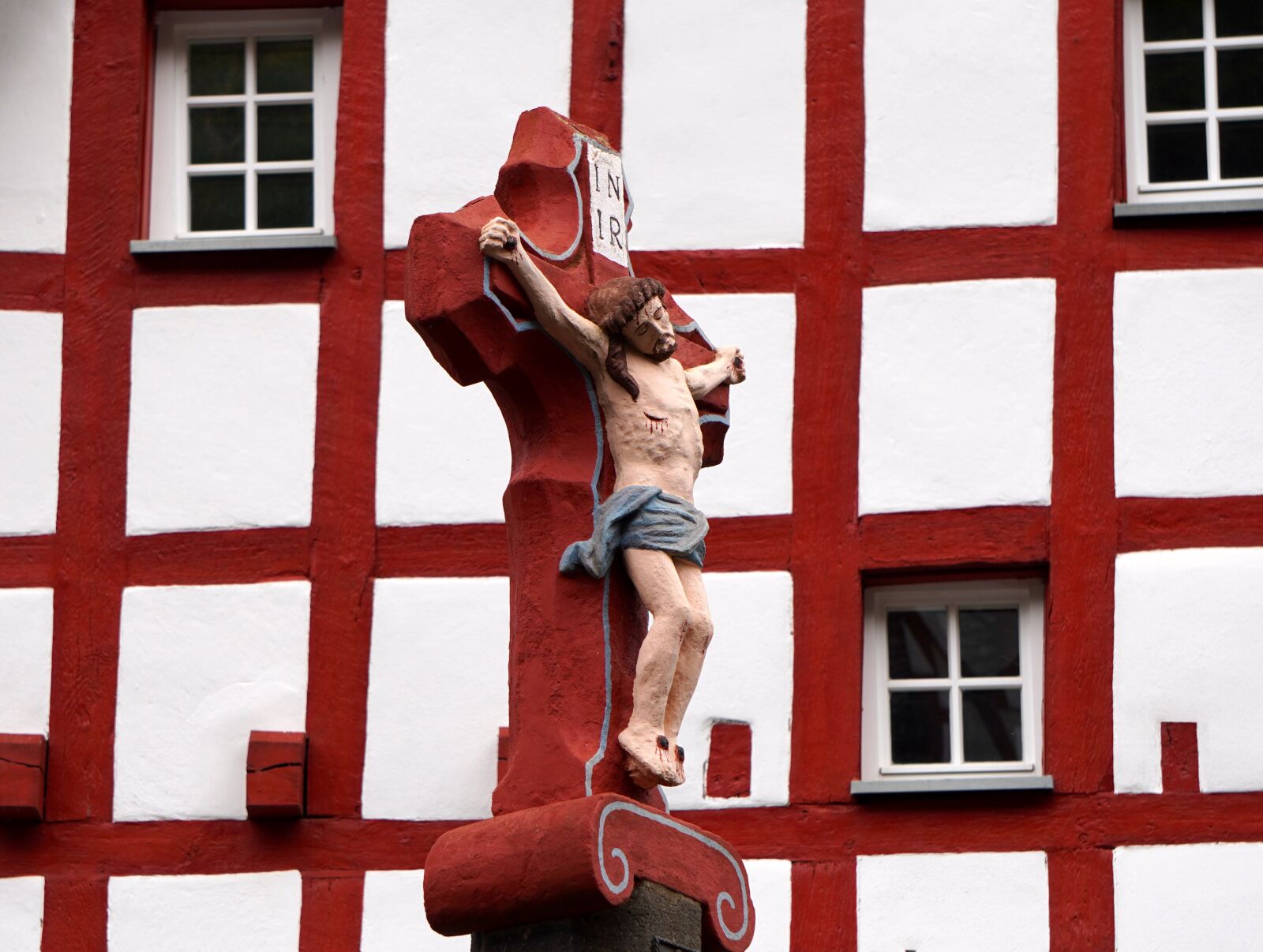 Sony E 55-210mm F4.5-6.3 OSS sample photo. Cross, jesus, crucifixion photography