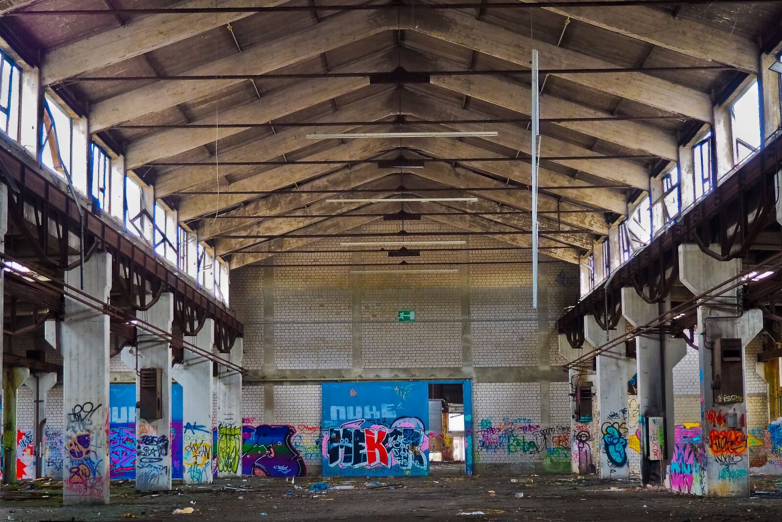 Olympus OM-D E-M10 sample photo. Lost places, rooms, abandoned photography
