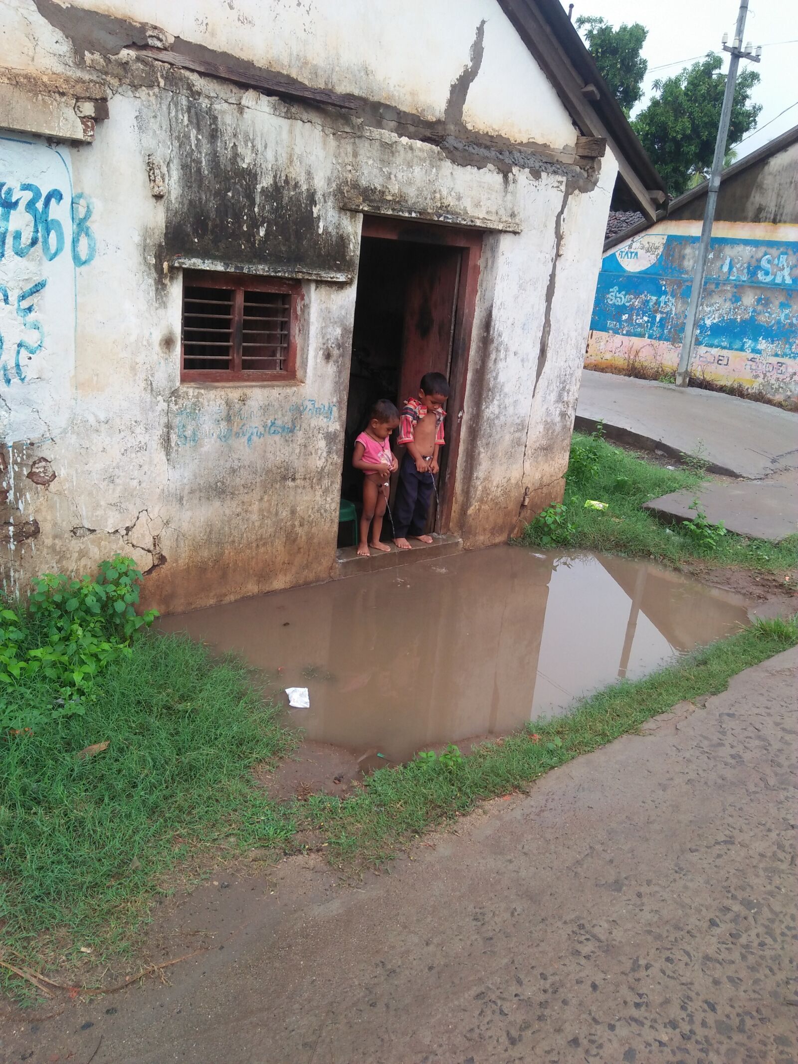 OPPO A37fw-International sample photo. Piss, children, rain photography