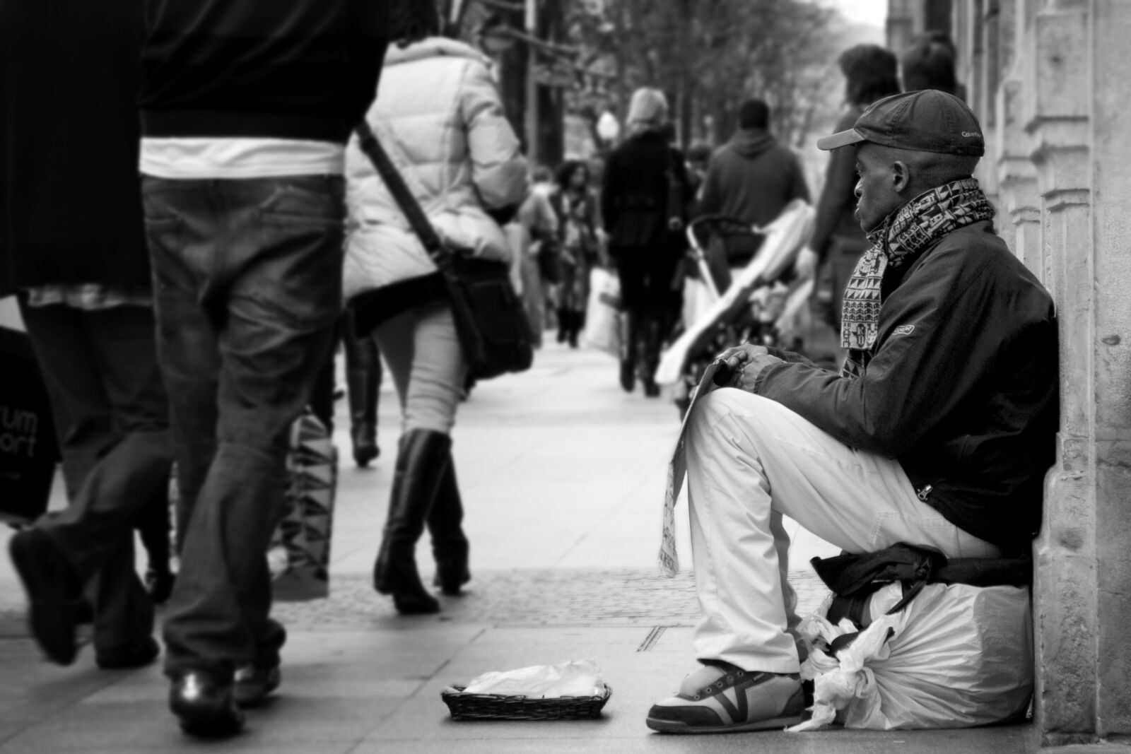 Canon EOS 500D (EOS Rebel T1i / EOS Kiss X3) sample photo. Poor, beggar, ethics photography