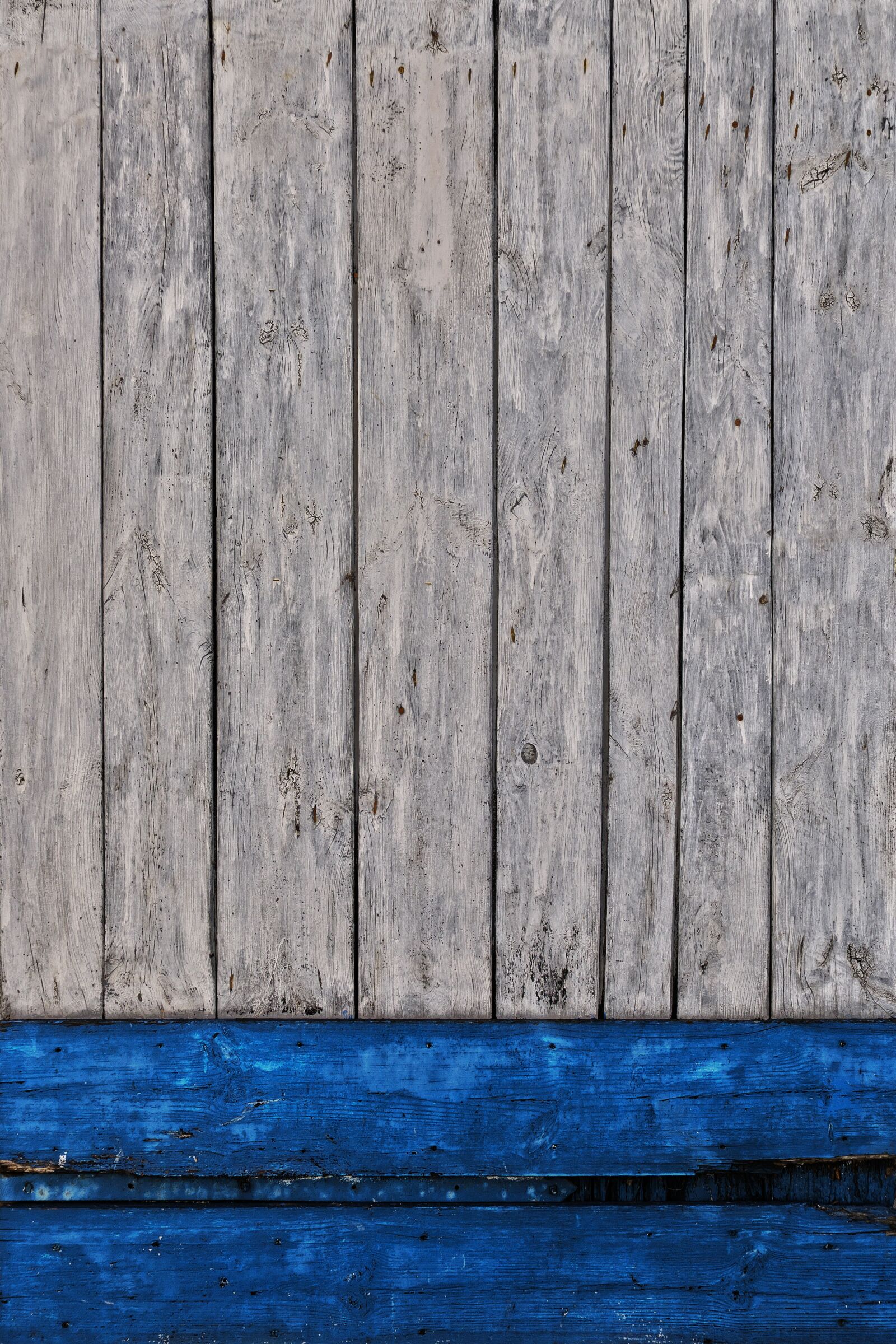 Panasonic Lumix DMC-FZ1000 sample photo. Wooden door, boards, rustic photography