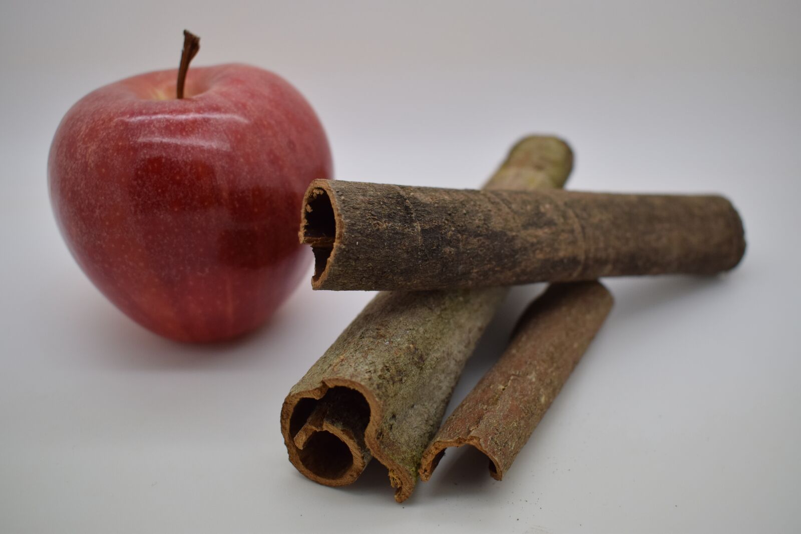 Nikon D5300 sample photo. Apple, cinnamon, health photography