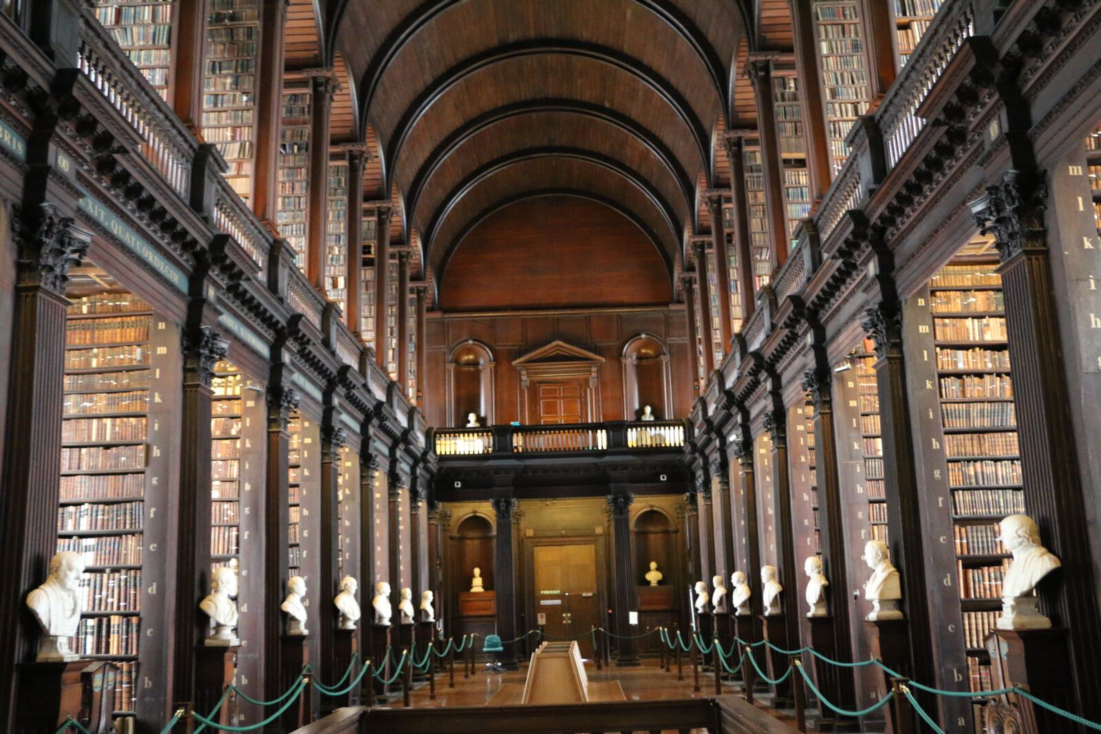 Canon EOS 70D sample photo. Library, ireland, dublin photography