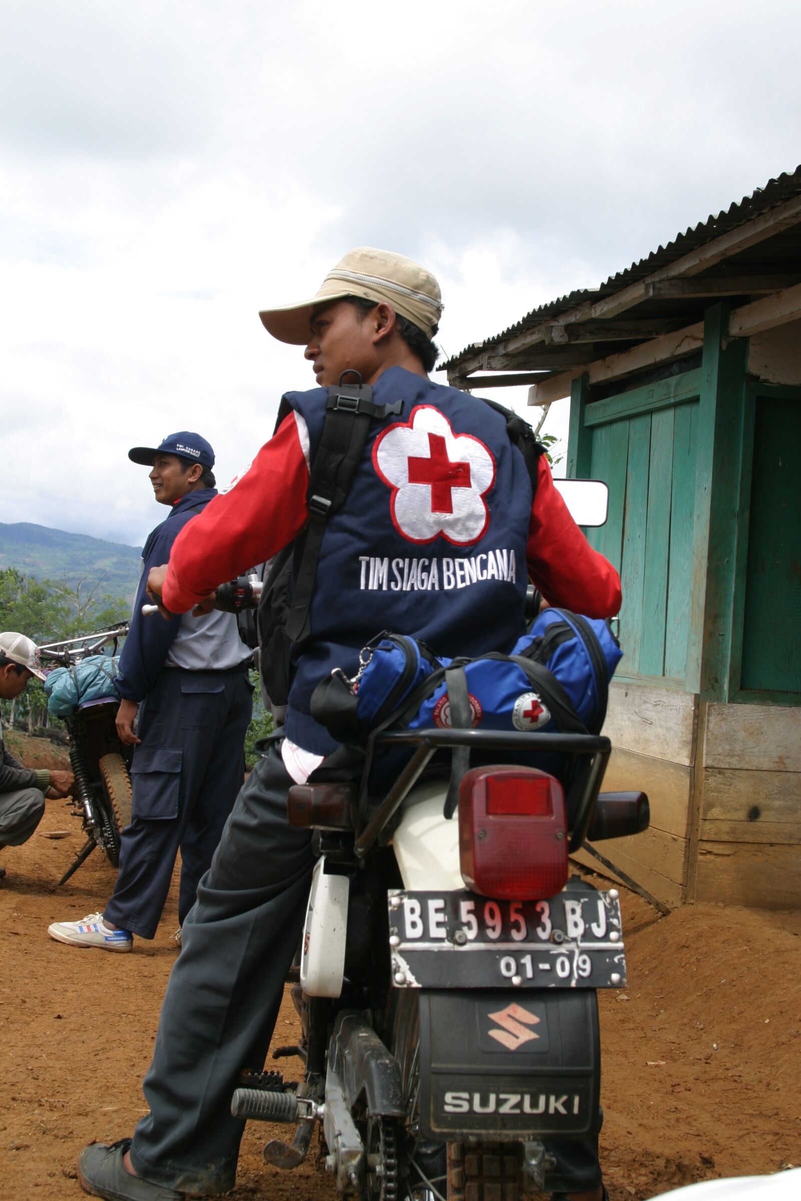Canon EOS 10D sample photo. Red cross, voluntary, indonesia photography