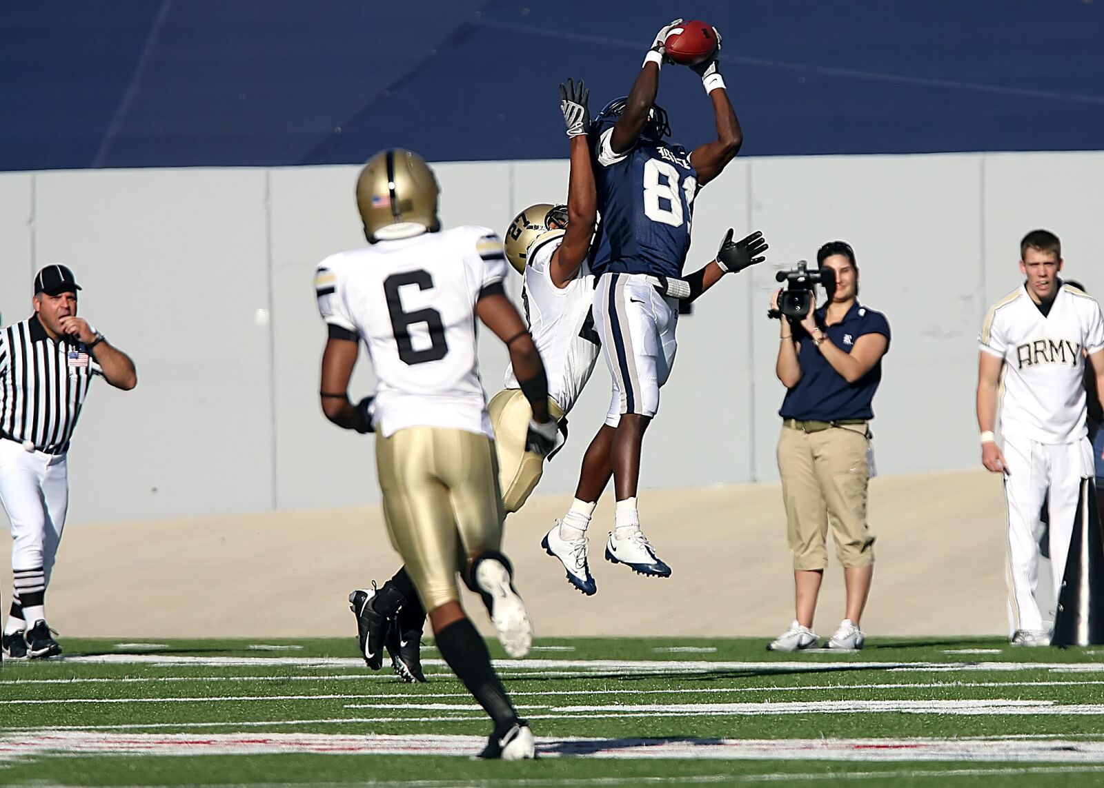 Canon EOS-1D Mark II N sample photo. Football, american football, player photography