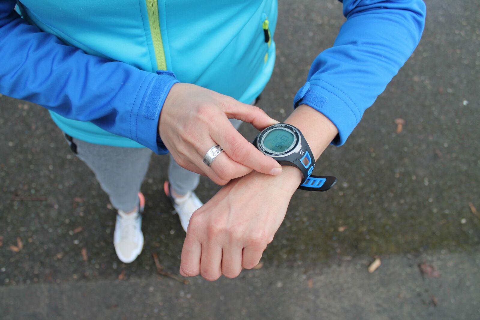 Canon EOS 1100D (EOS Rebel T3 / EOS Kiss X50) sample photo. Sport, clock, jogging photography