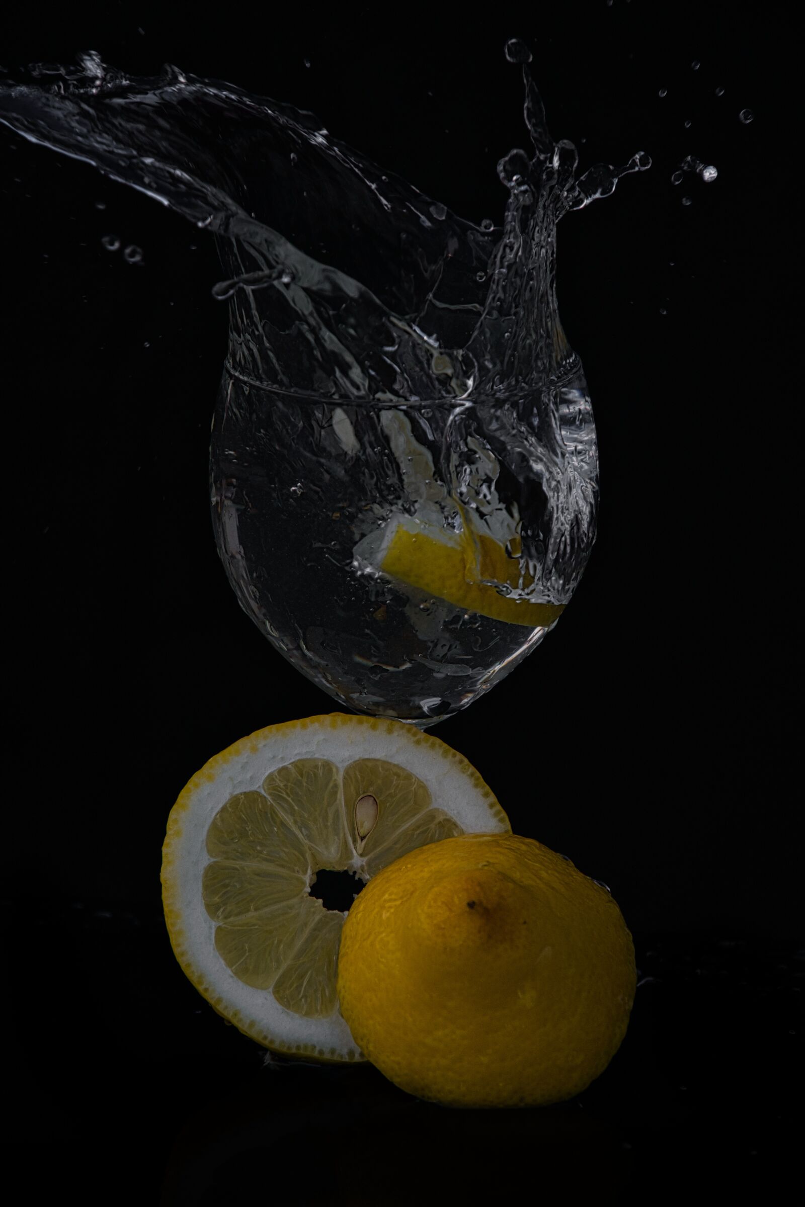 Sony a6400 sample photo. Black background, lemons, water photography