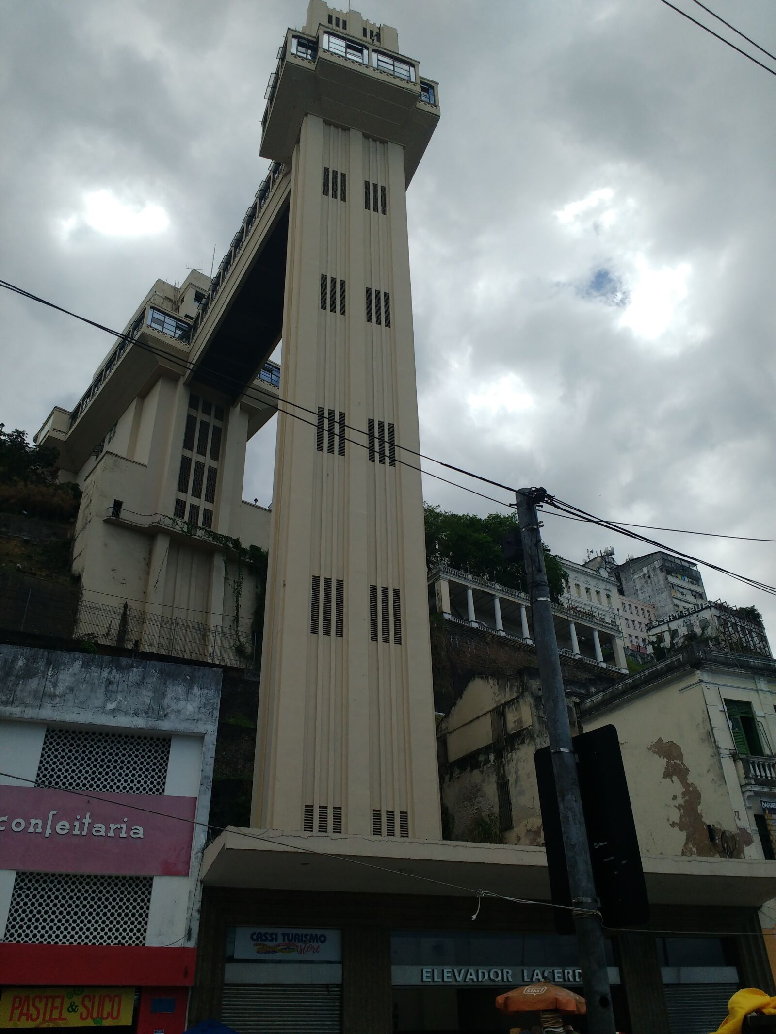 Motorola MotoG3 sample photo. The elevator in salvador photography