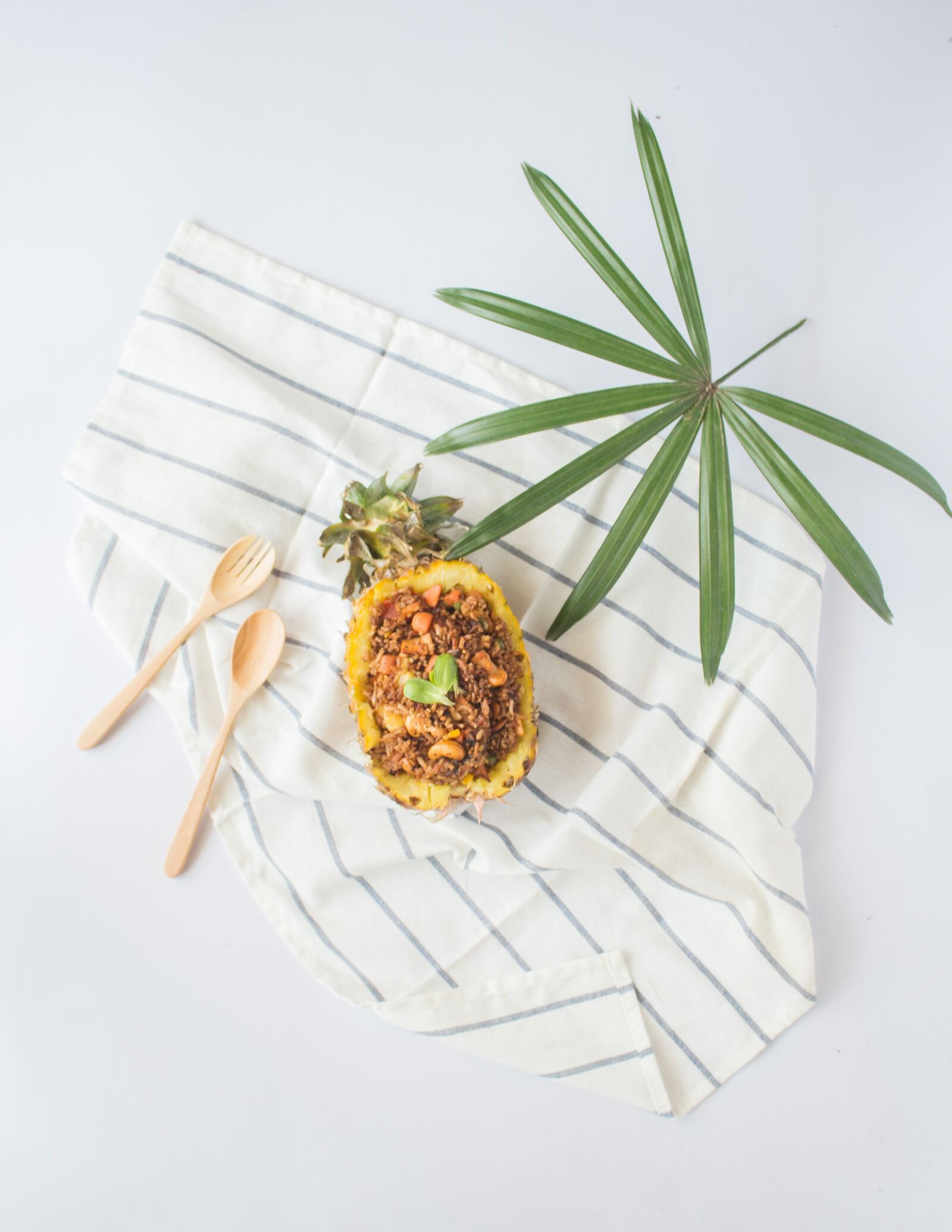 Canon EOS 700D (EOS Rebel T5i / EOS Kiss X7i) sample photo. Food, pineapple, healthy photography
