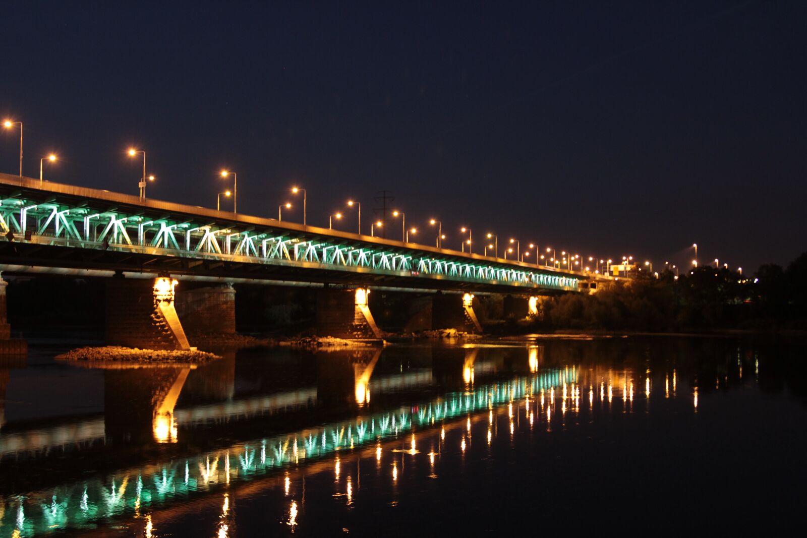 Canon EOS 550D (EOS Rebel T2i / EOS Kiss X4) sample photo. Bridge, river, night photography