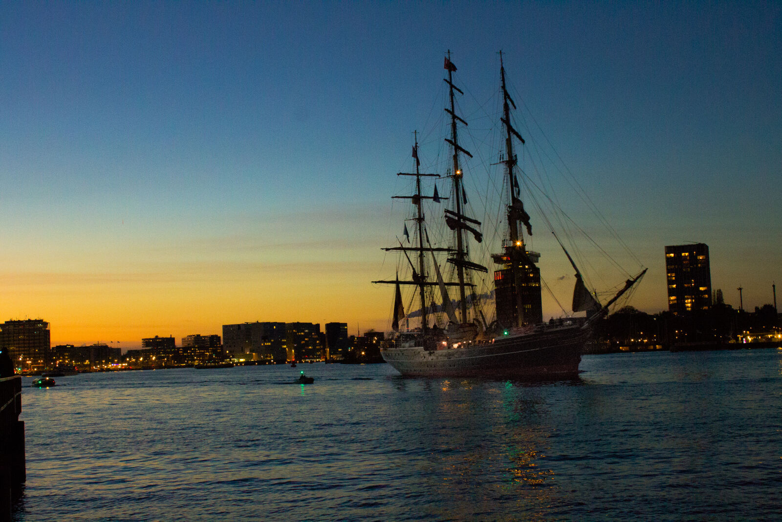 Canon EOS 1100D (EOS Rebel T3 / EOS Kiss X50) sample photo. Amsterdam, boath, river, sunset photography
