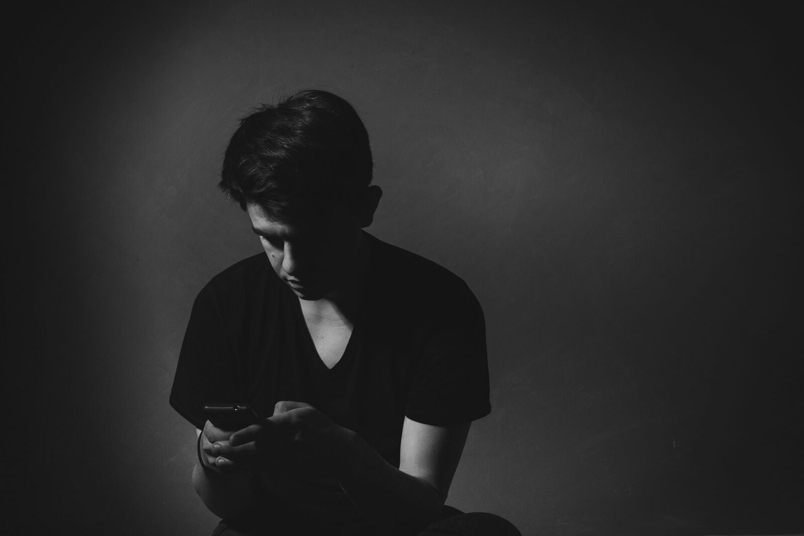 Nikon D3100 sample photo. Guy, man, texting photography