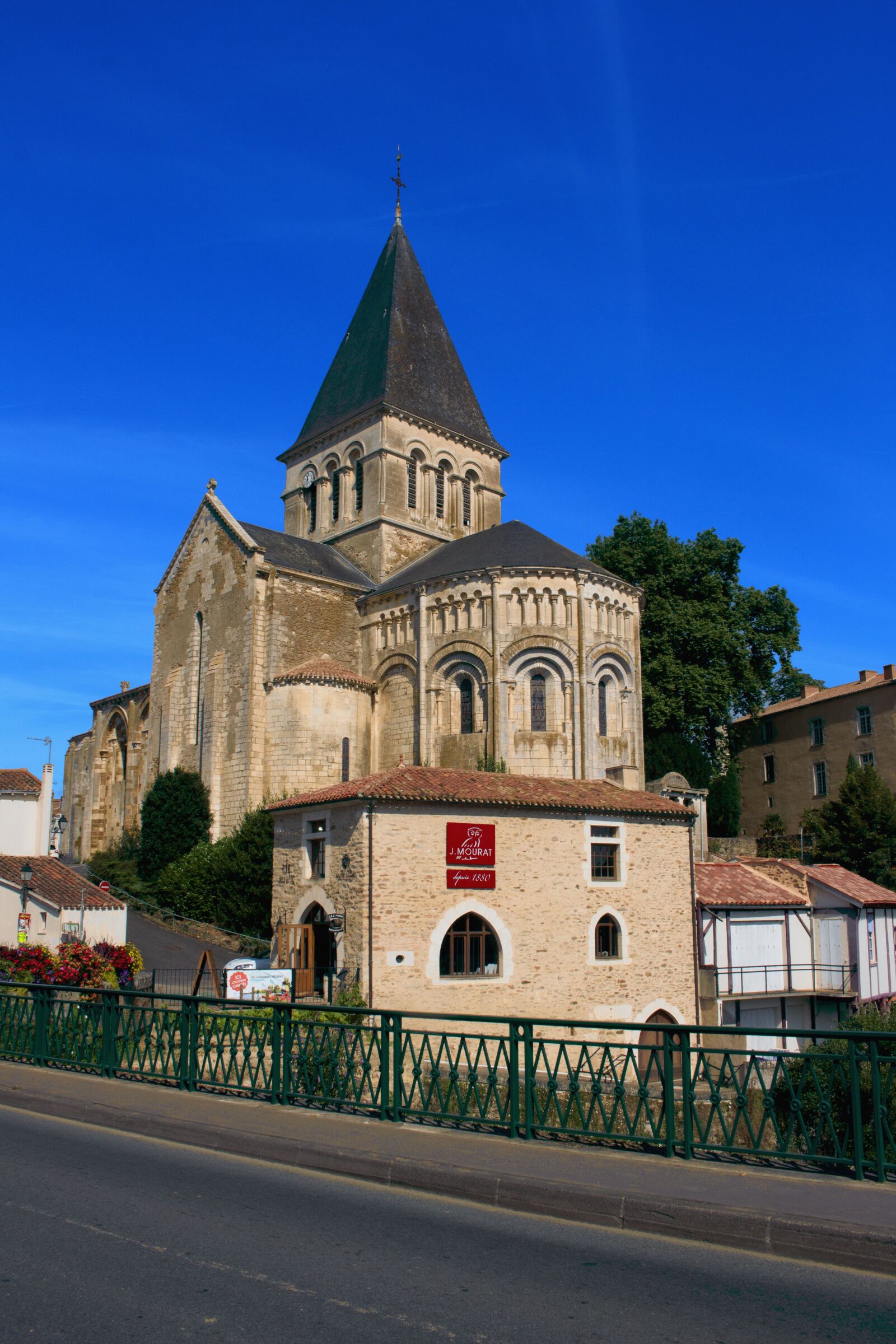 Canon EOS 700D (EOS Rebel T5i / EOS Kiss X7i) sample photo. Building, church, france photography