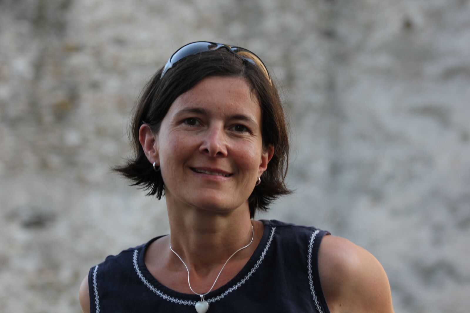 Canon EOS 550D (EOS Rebel T2i / EOS Kiss X4) sample photo. Woman, face, smile photography