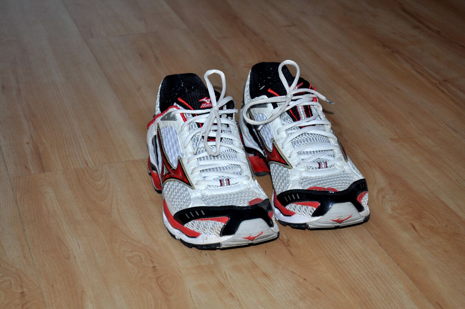 Nikon D5000 sample photo. New, trendy, shoes photography