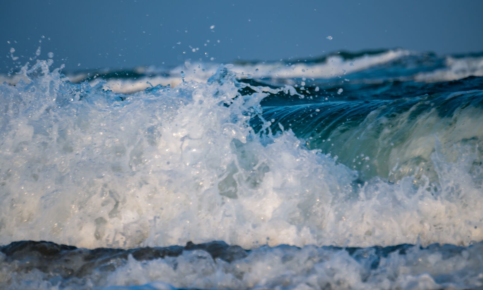 Sony E 55-210mm F4.5-6.3 OSS sample photo. Ocean, waves, sea photography