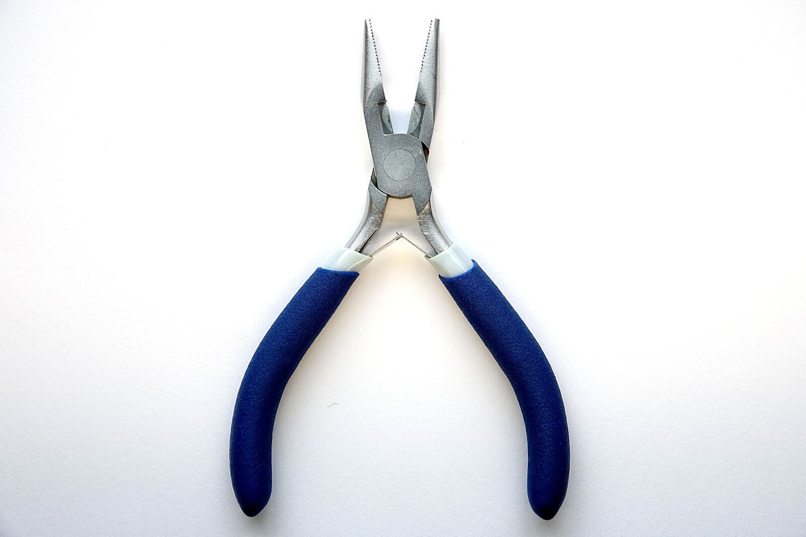 Sony Cyber-shot DSC-RX10 III sample photo. Pliers, needle-nose pliers, tool photography