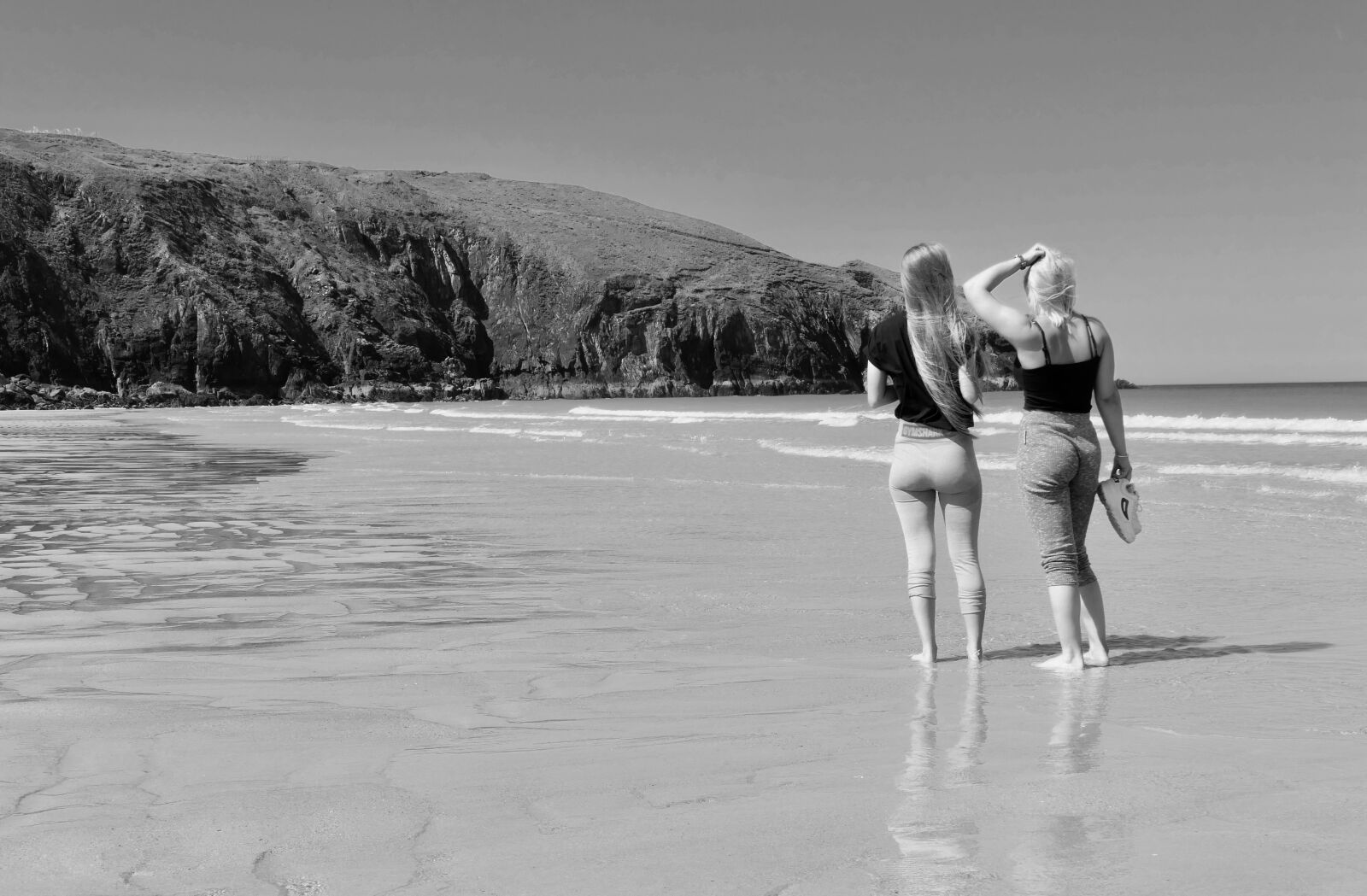 Panasonic Lumix DMC-LX10 (Lumix DMC-LX15) sample photo. Girls, beach, seaside photography
