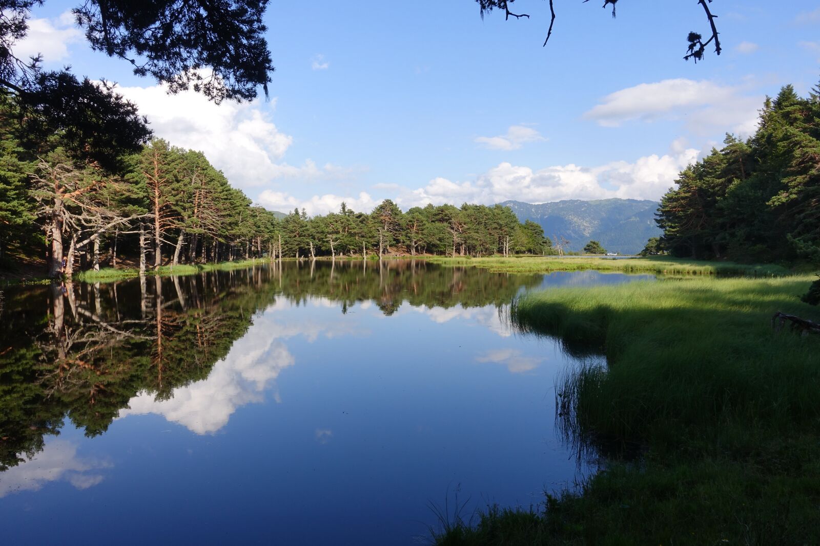 Sony Cyber-shot DSC-RX100 IV sample photo. Pyrenees, lake, landscape photography