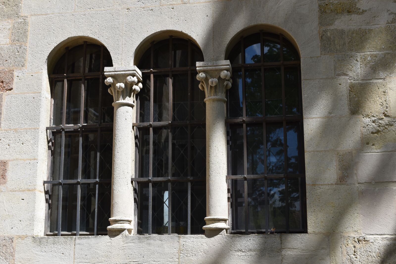 Nikon D3500 sample photo. L b ny, windows photography