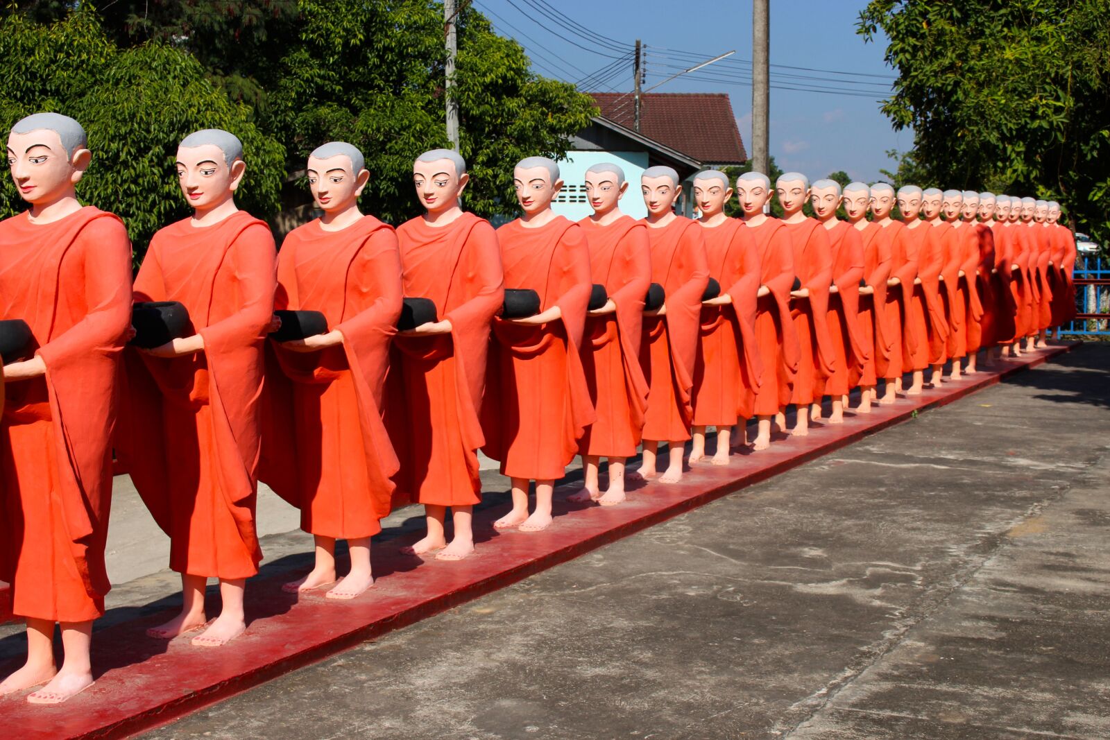 Canon EOS 700D (EOS Rebel T5i / EOS Kiss X7i) sample photo. Monks, myanmar, orange robes photography