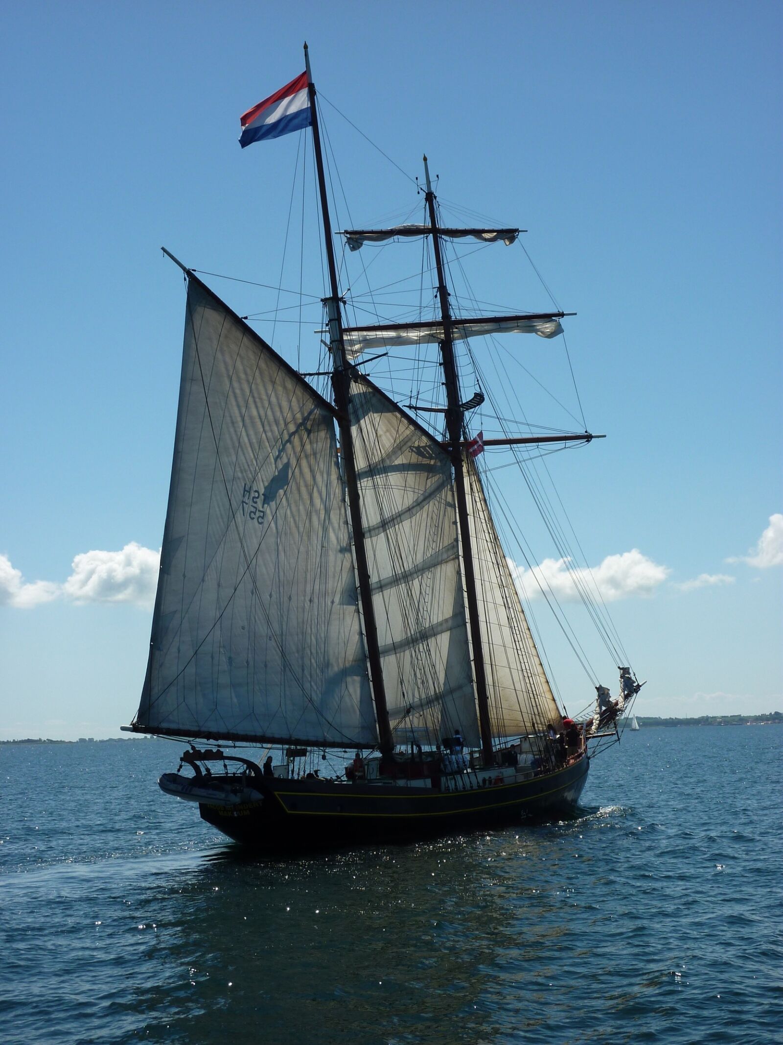 Panasonic Lumix DMC-ZS1 (Lumix DMC-TZ6) sample photo. Sailing boat, sea, sail photography