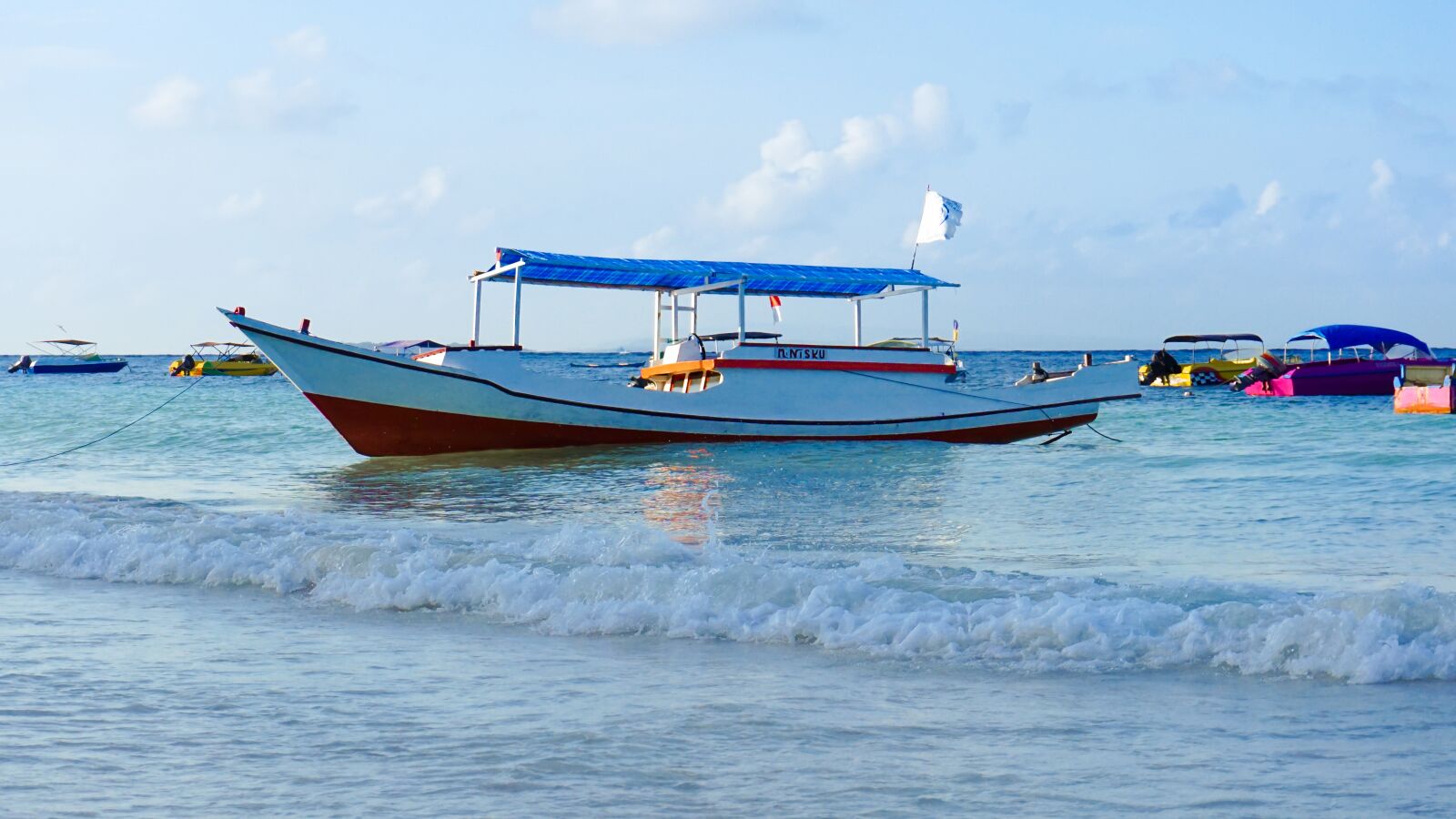 Sony E 16-50mm F3.5-5.6 PZ OSS sample photo. Indonesia, beach, boat photography